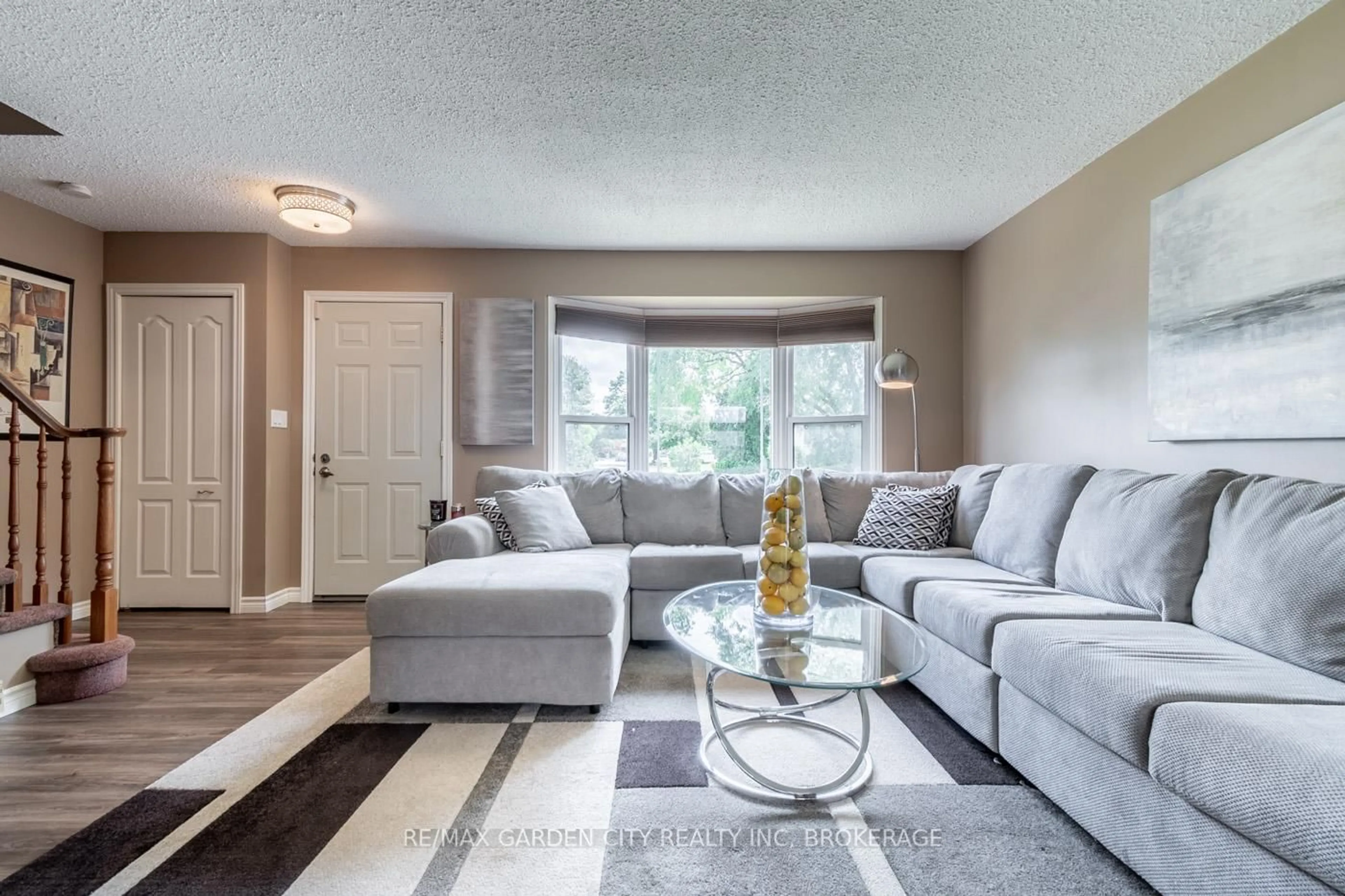 Living room with furniture, unknown for 4 BULA Dr, St. Catharines Ontario L2N 6R6