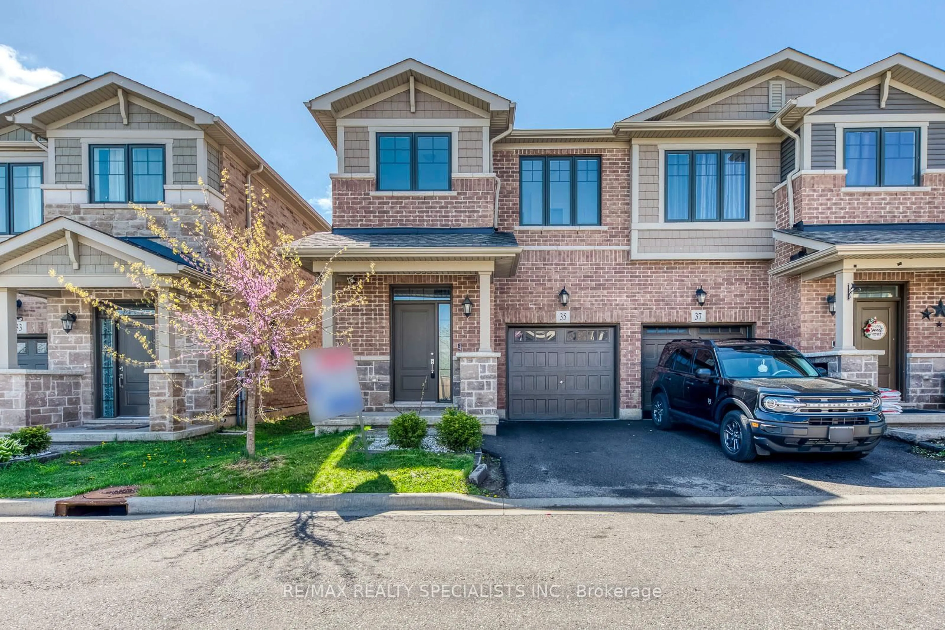 Home with brick exterior material, street for 35 Pelican Lane, Hamilton Ontario L8K 0A4