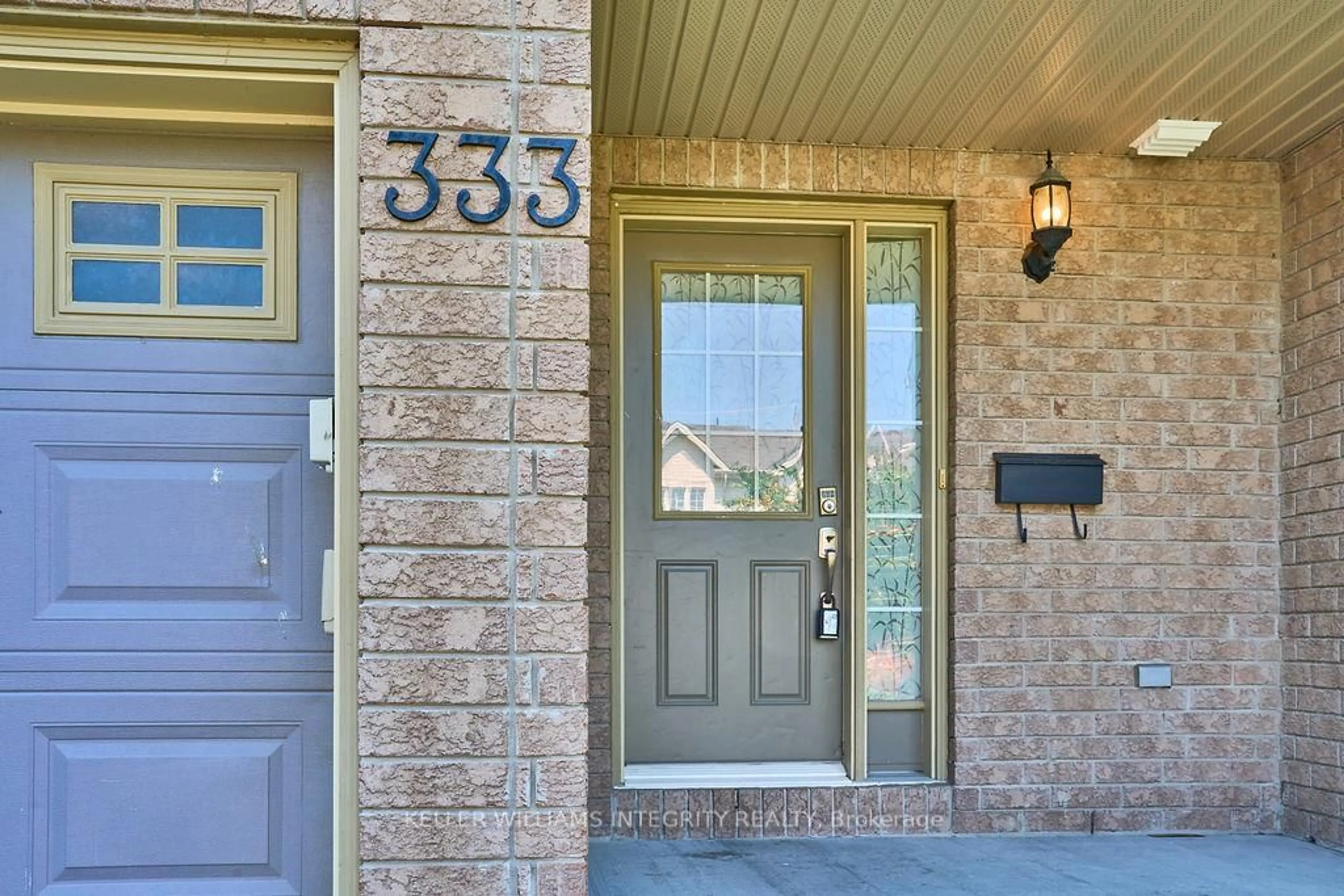 Indoor entryway for 333 Brigitta St, Ottawa Ontario K2S 0H9