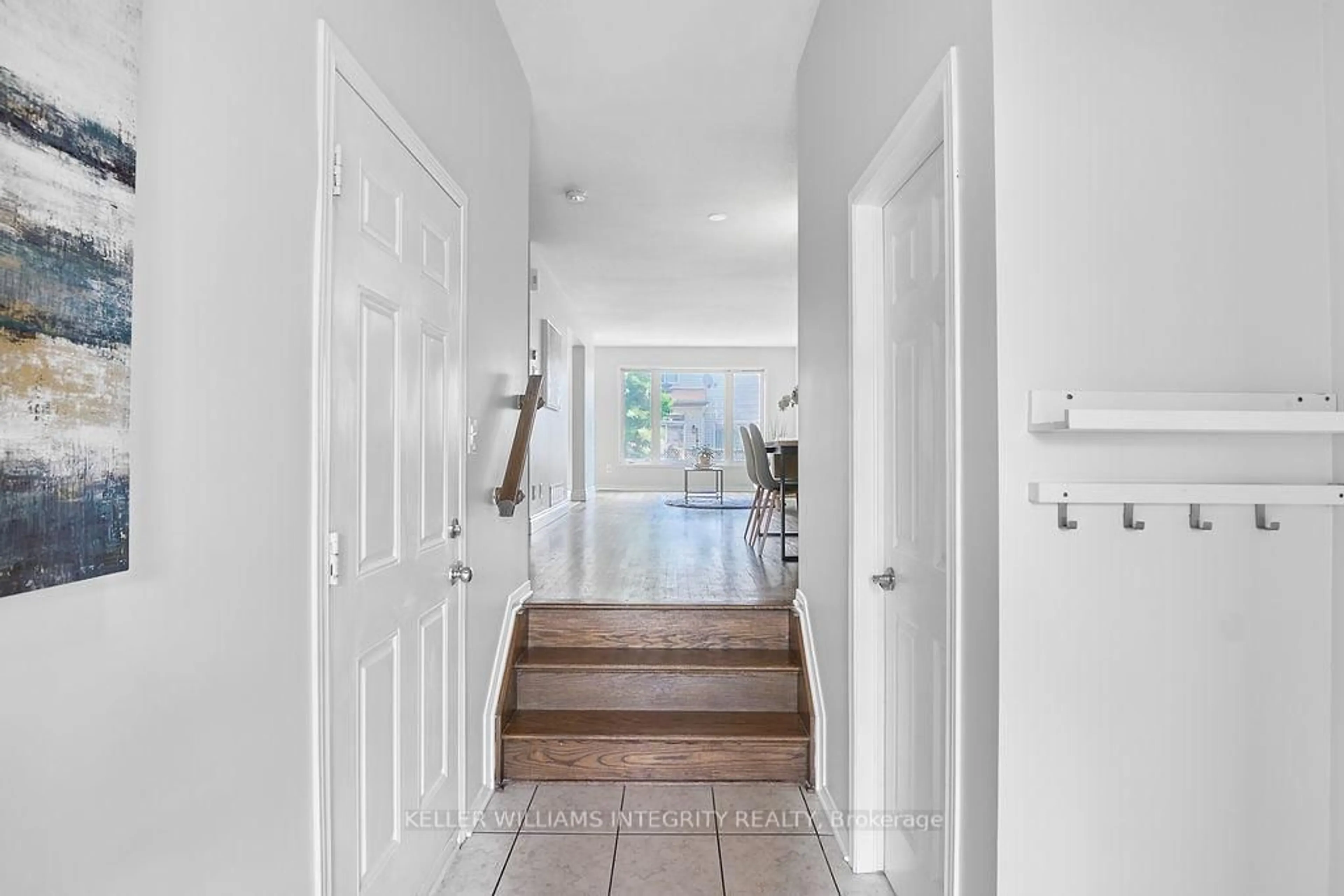 Indoor entryway for 333 Brigitta St, Ottawa Ontario K2S 0H9