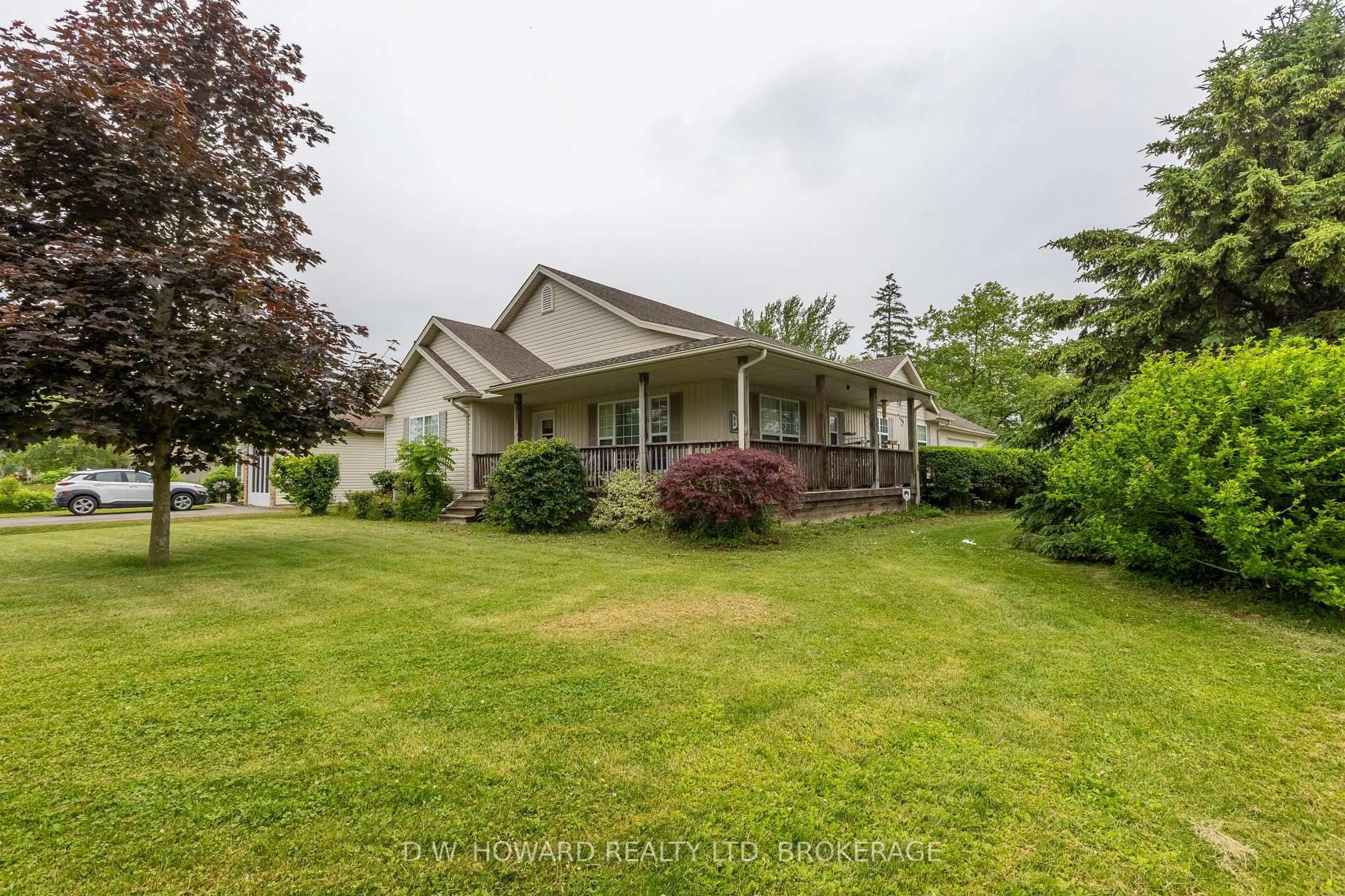 A pic from outside/outdoor area/front of a property/back of a property/a pic from drone, unknown for 3224 Thunder Bay Rd, Fort Erie Ontario L0S 1N0