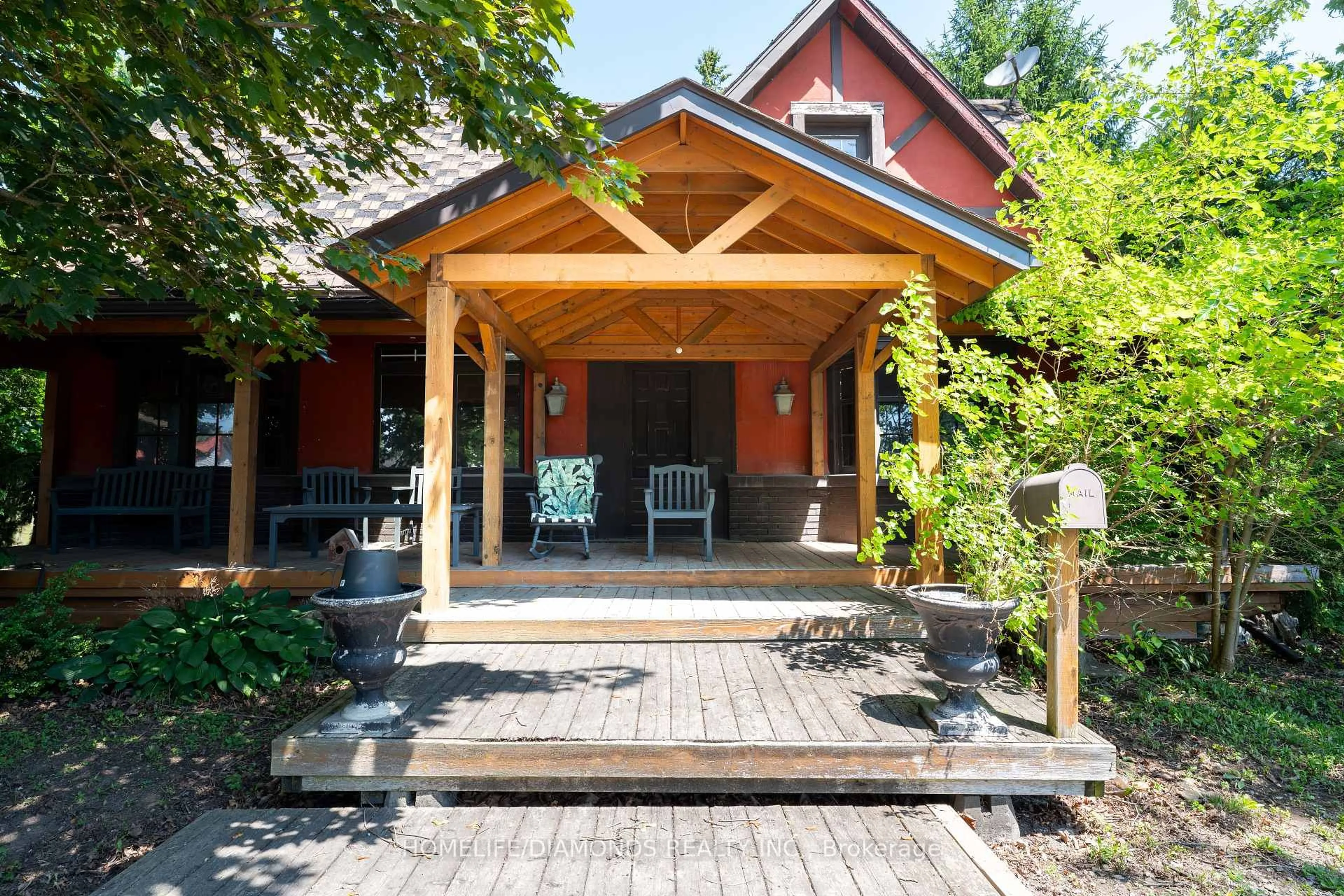 Patio, street for 164 THOROLD Rd, Welland Ontario L3C 3V6