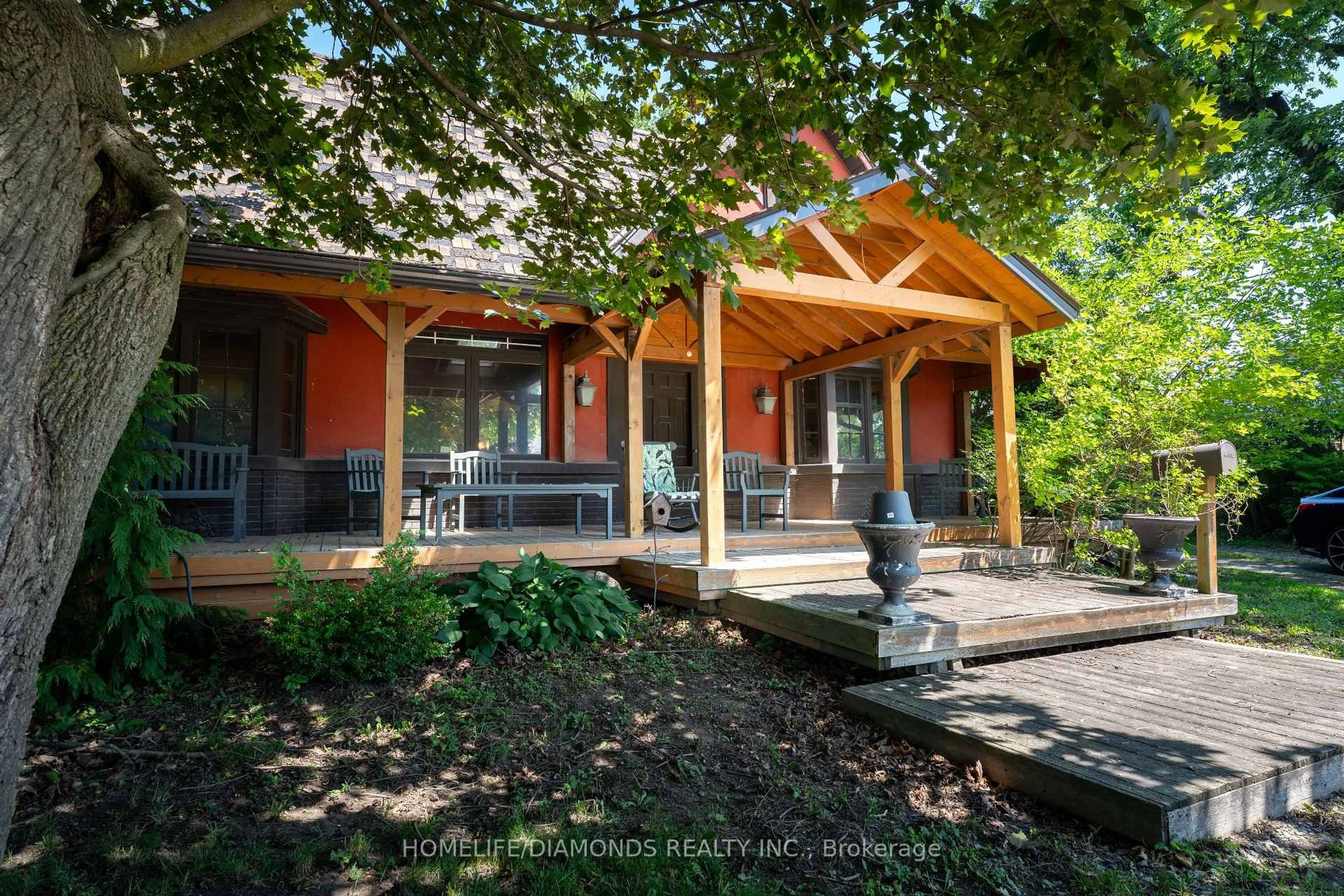 Patio, unknown for 164 THOROLD Rd, Welland Ontario L3C 3V6
