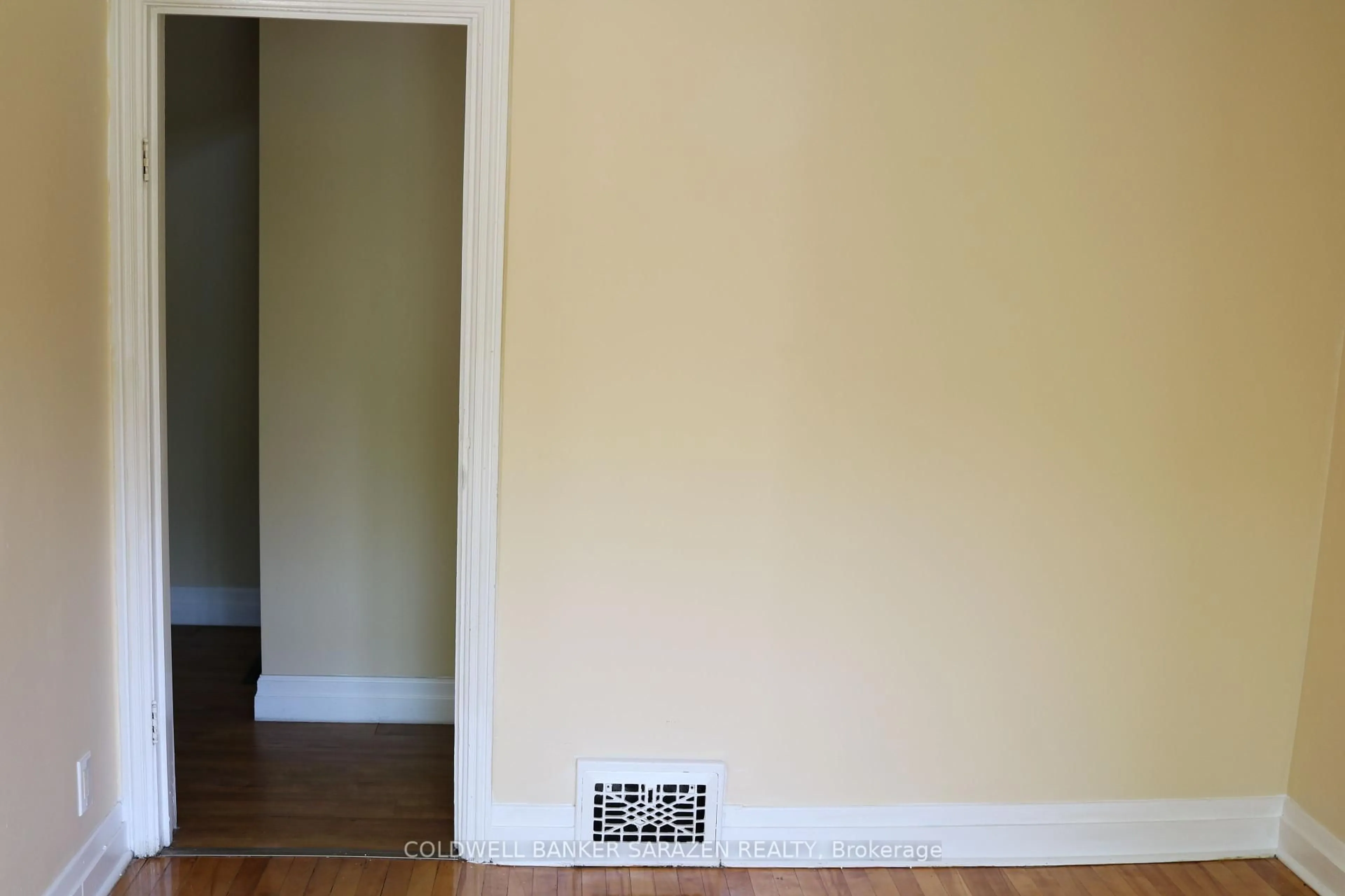 A pic of a room for 975 Silver St, Ottawa Ontario K1Z 6H4