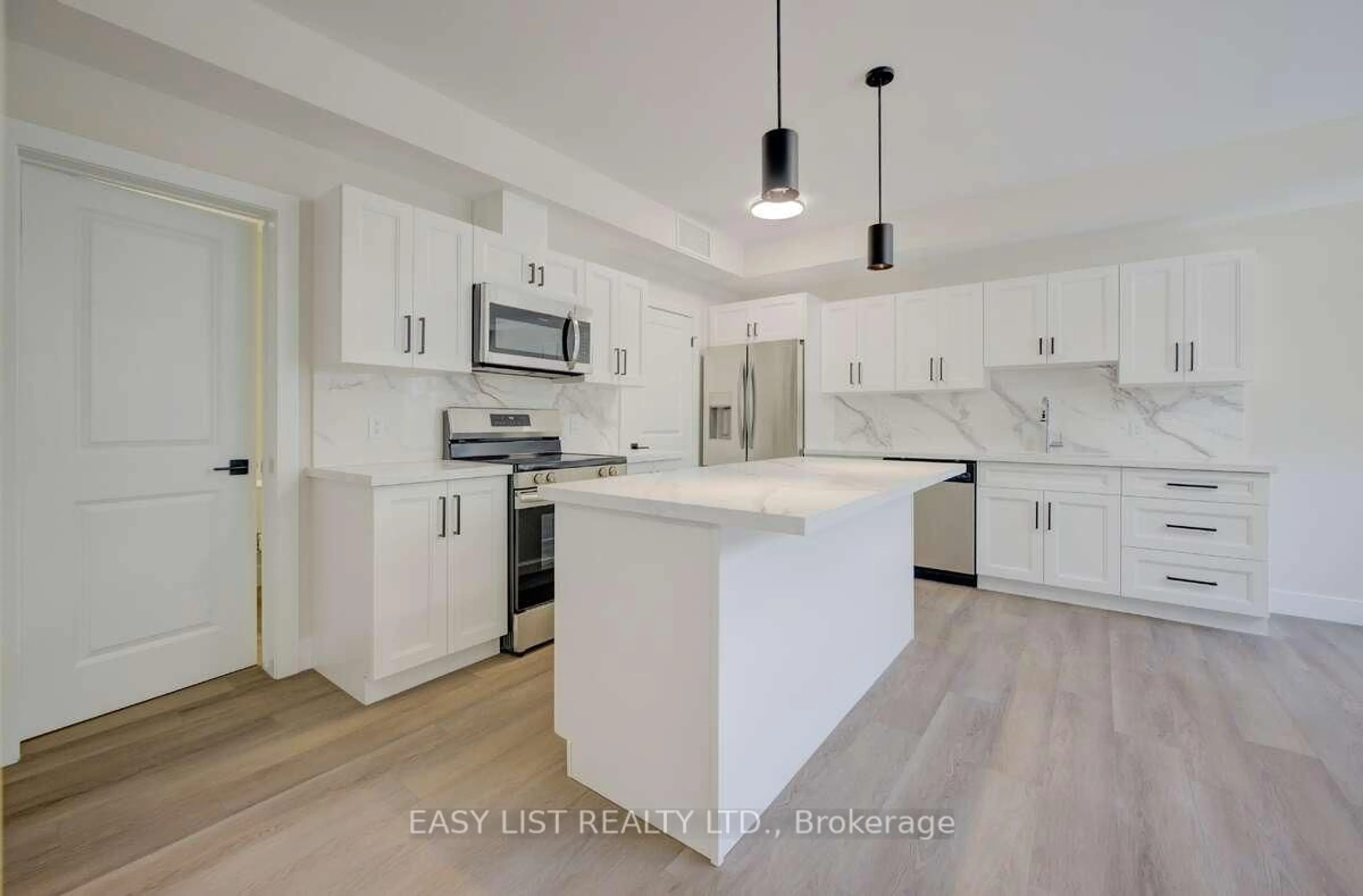 Open concept kitchen, unknown for 17 Peter St #1, Kitchener Ontario N2G 3J5