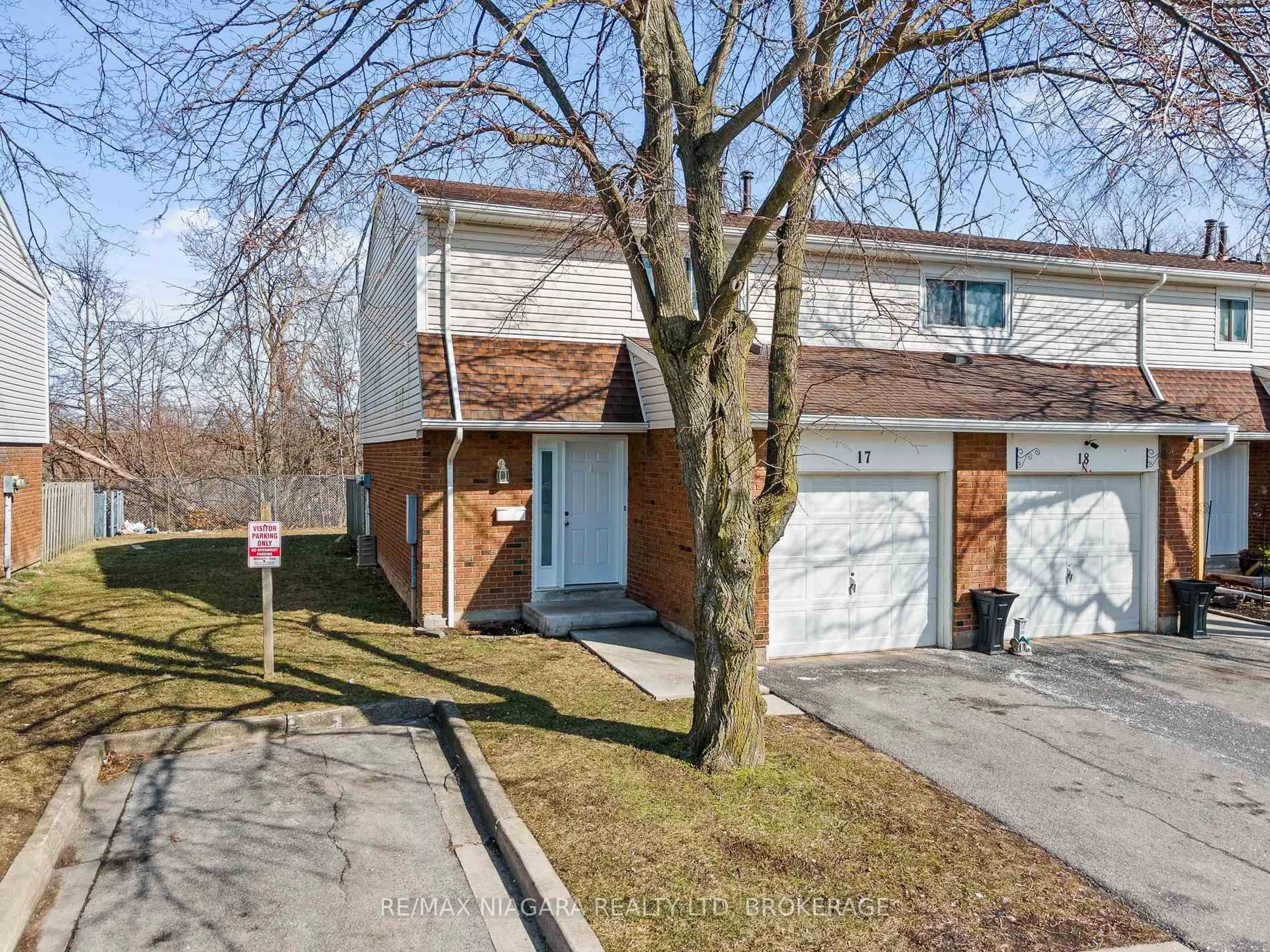 A pic from outside/outdoor area/front of a property/back of a property/a pic from drone, street for 286 Cushman Rd #17, St. Catharines Ontario L2M 6S8