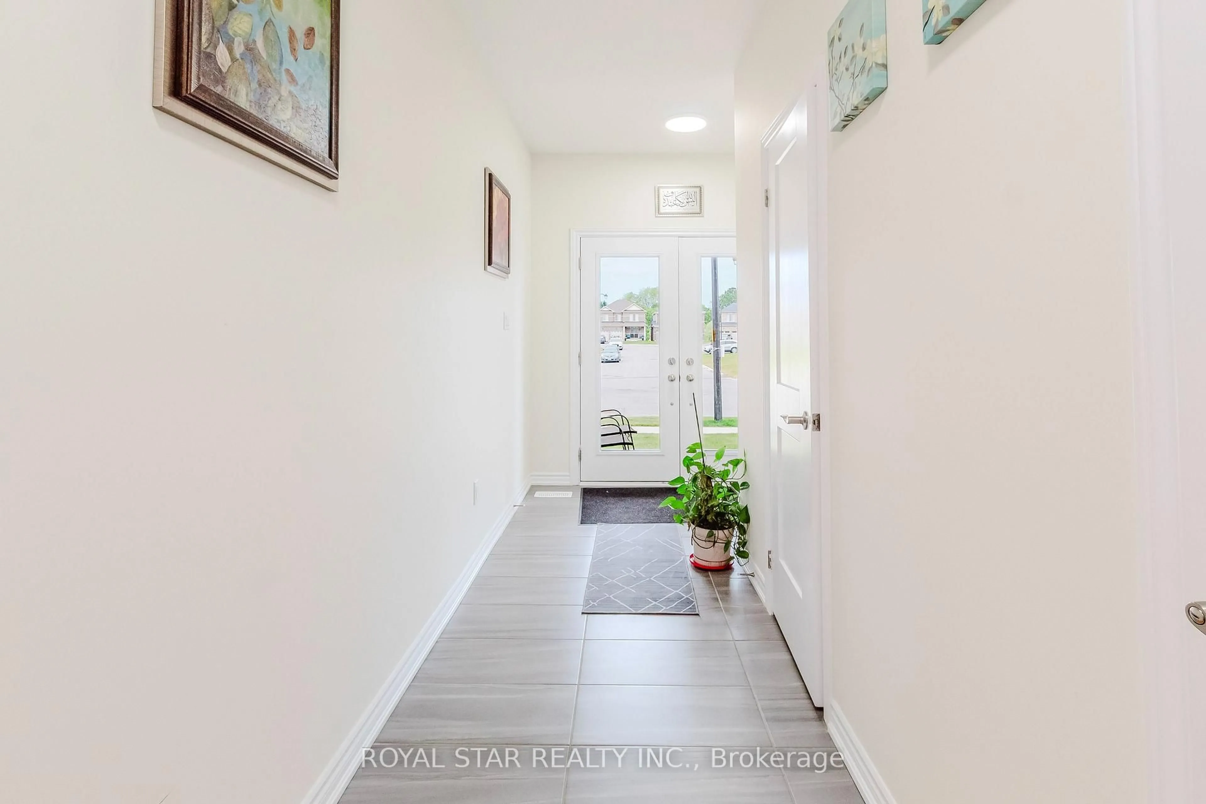 Indoor entryway for 14 Heming St, Brant Ontario N3L 0M5