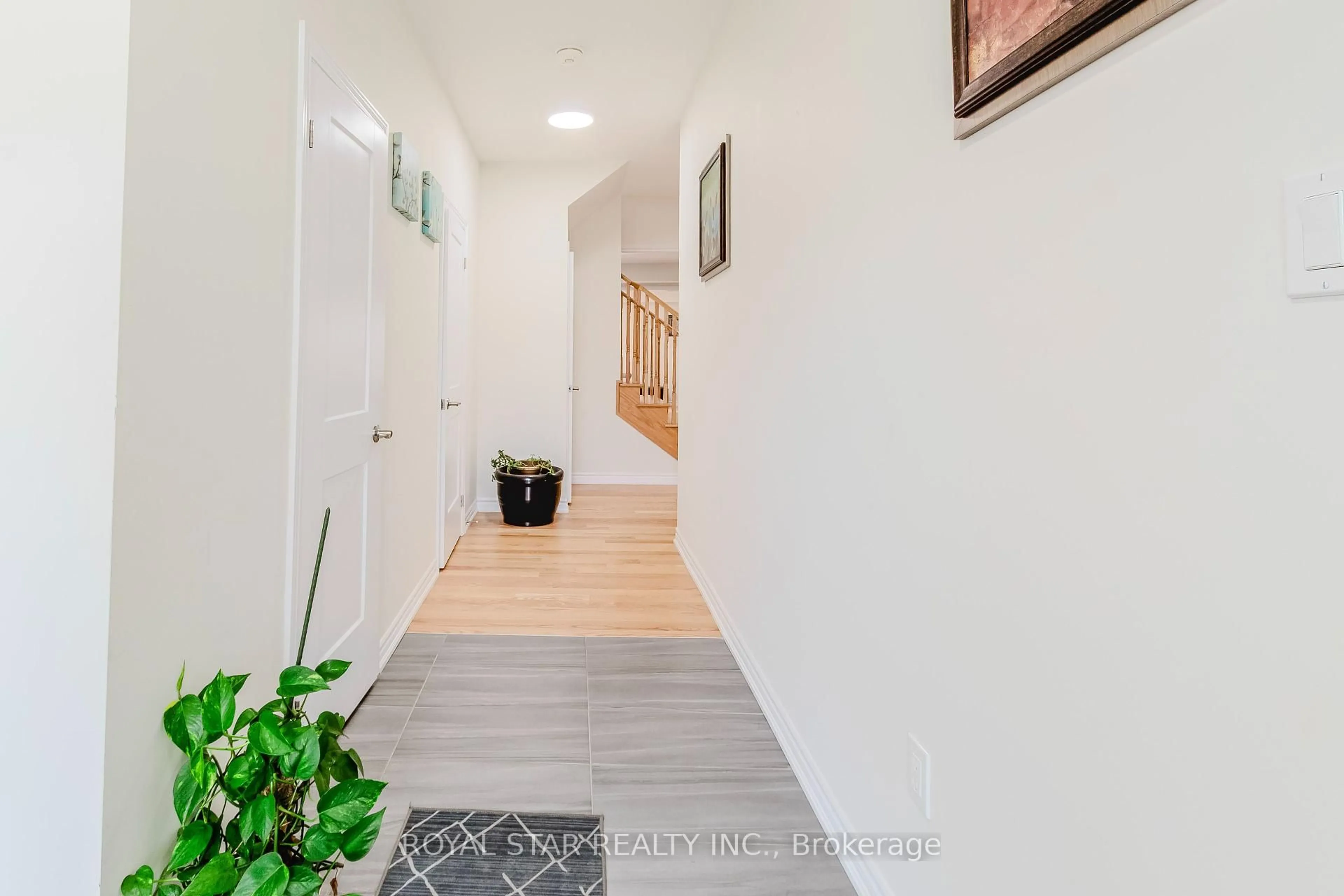 Indoor entryway for 14 Heming St, Brant Ontario N3L 0M5