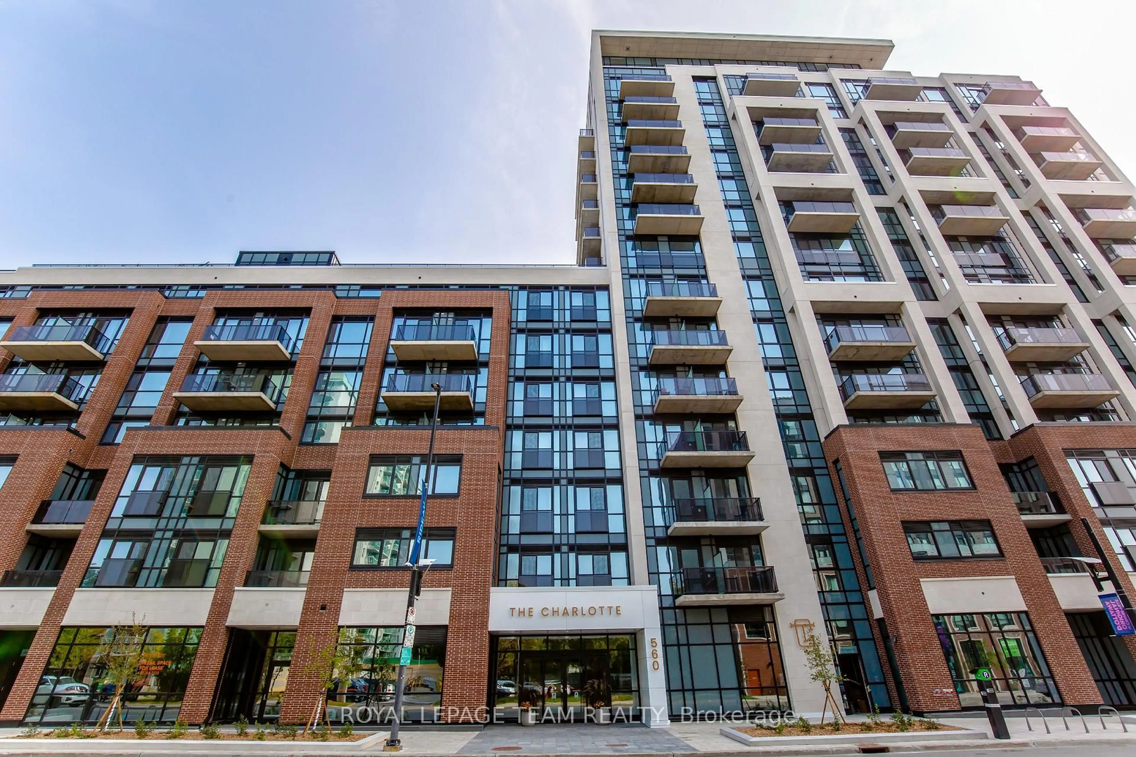 A pic from outside/outdoor area/front of a property/back of a property/a pic from drone, building for 560 Rideau St #501, Ottawa Ontario K1N 0G3