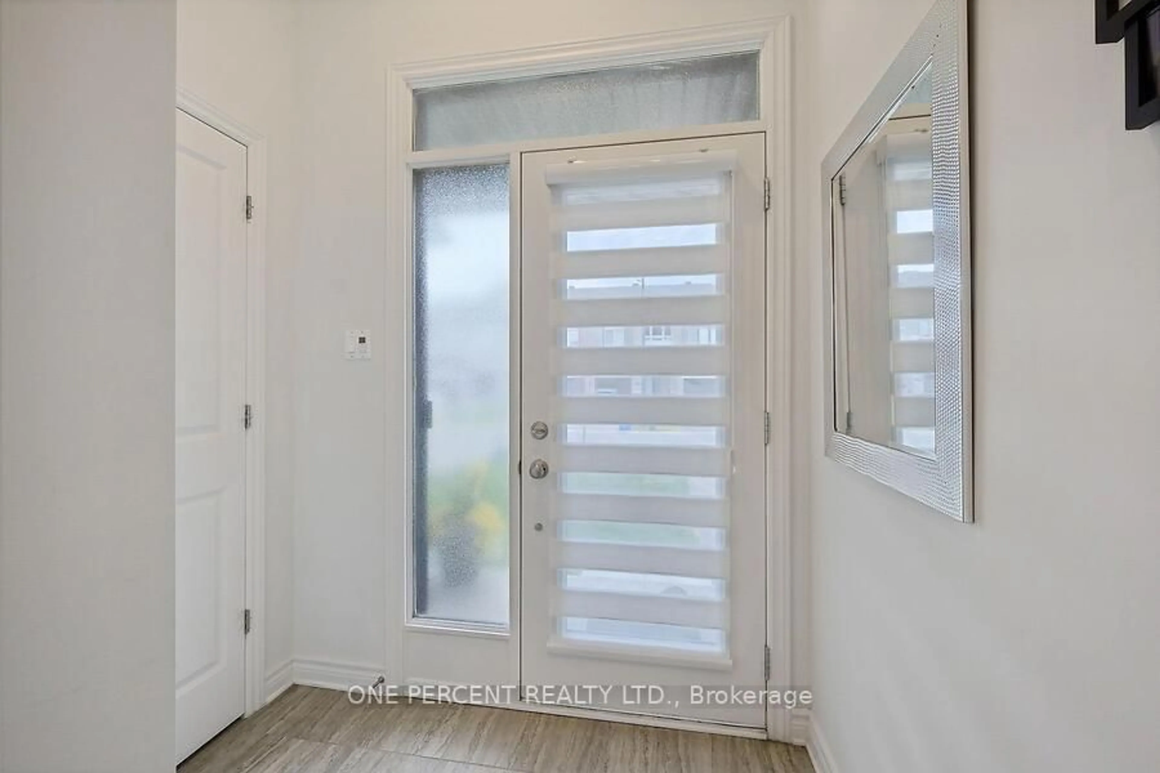 Indoor entryway for 640 Cordelette Circ, Ottawa Ontario K1W 0P2