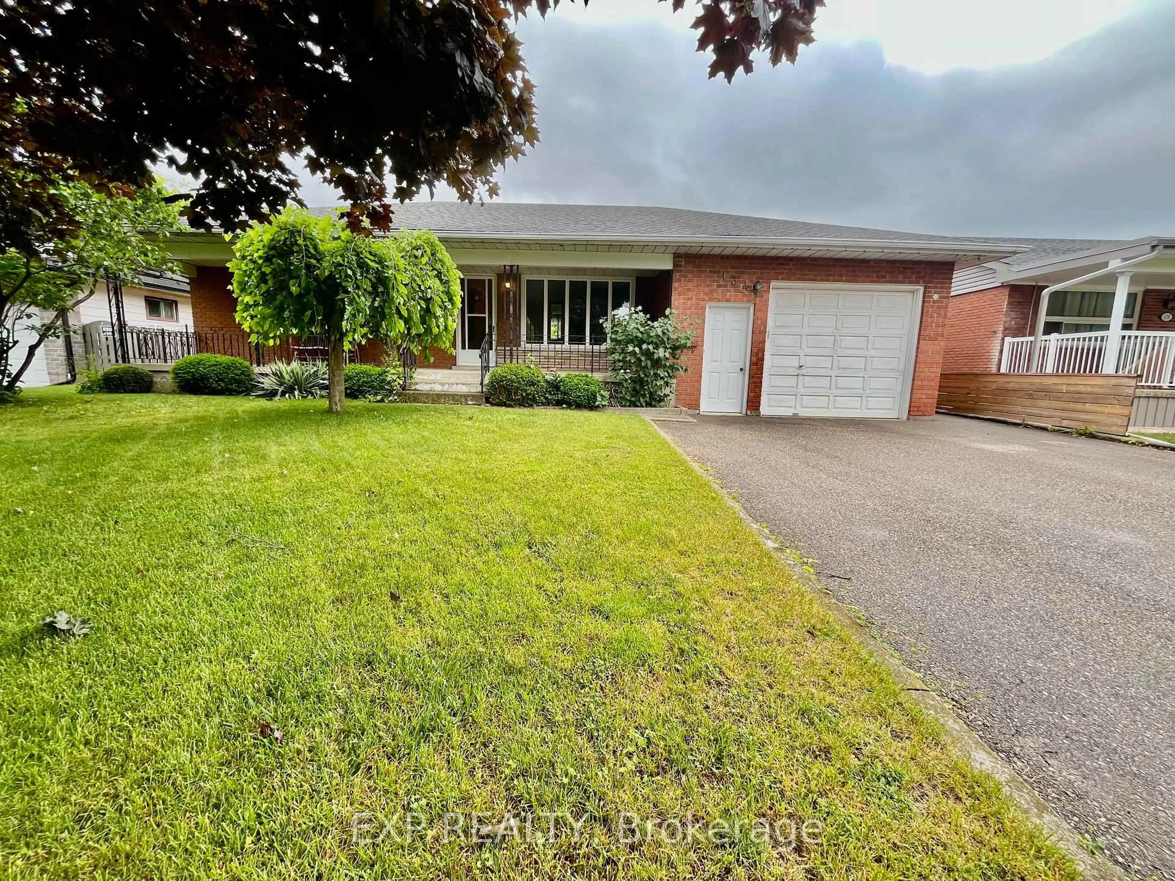 A pic from outside/outdoor area/front of a property/back of a property/a pic from drone, street for 134 Alison Ave, Cambridge Ontario N1R 1N4