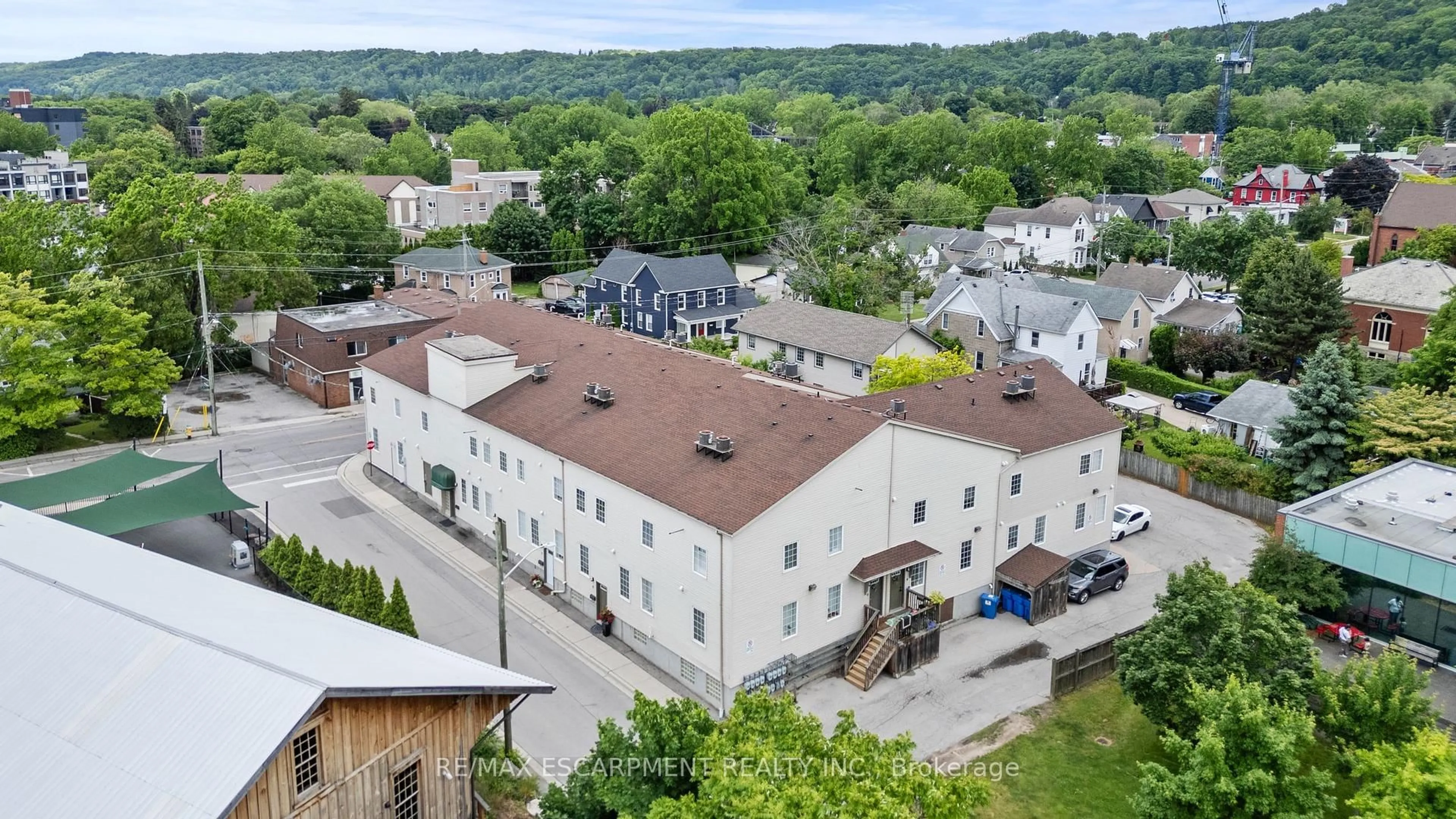 A pic from outside/outdoor area/front of a property/back of a property/a pic from drone, city buildings view from balcony for 49 Ontario St #1, Grimsby Ontario L3M 3H2