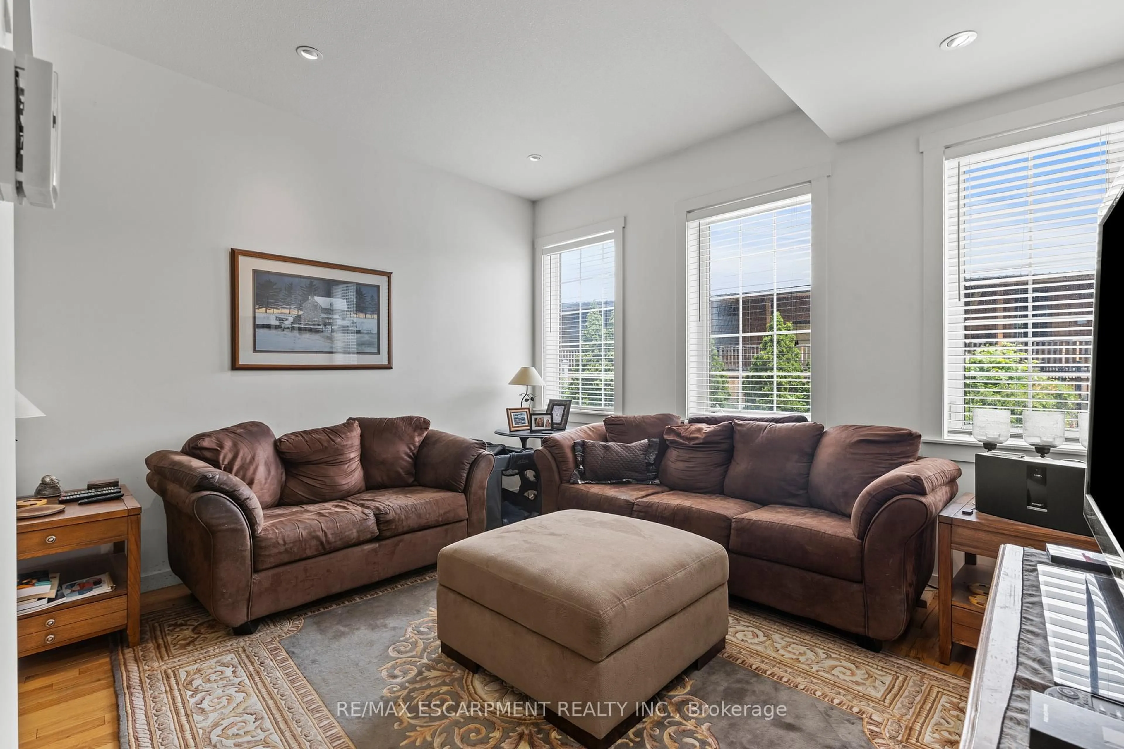 Living room with furniture, unknown for 49 Ontario St #1, Grimsby Ontario L3M 3H2