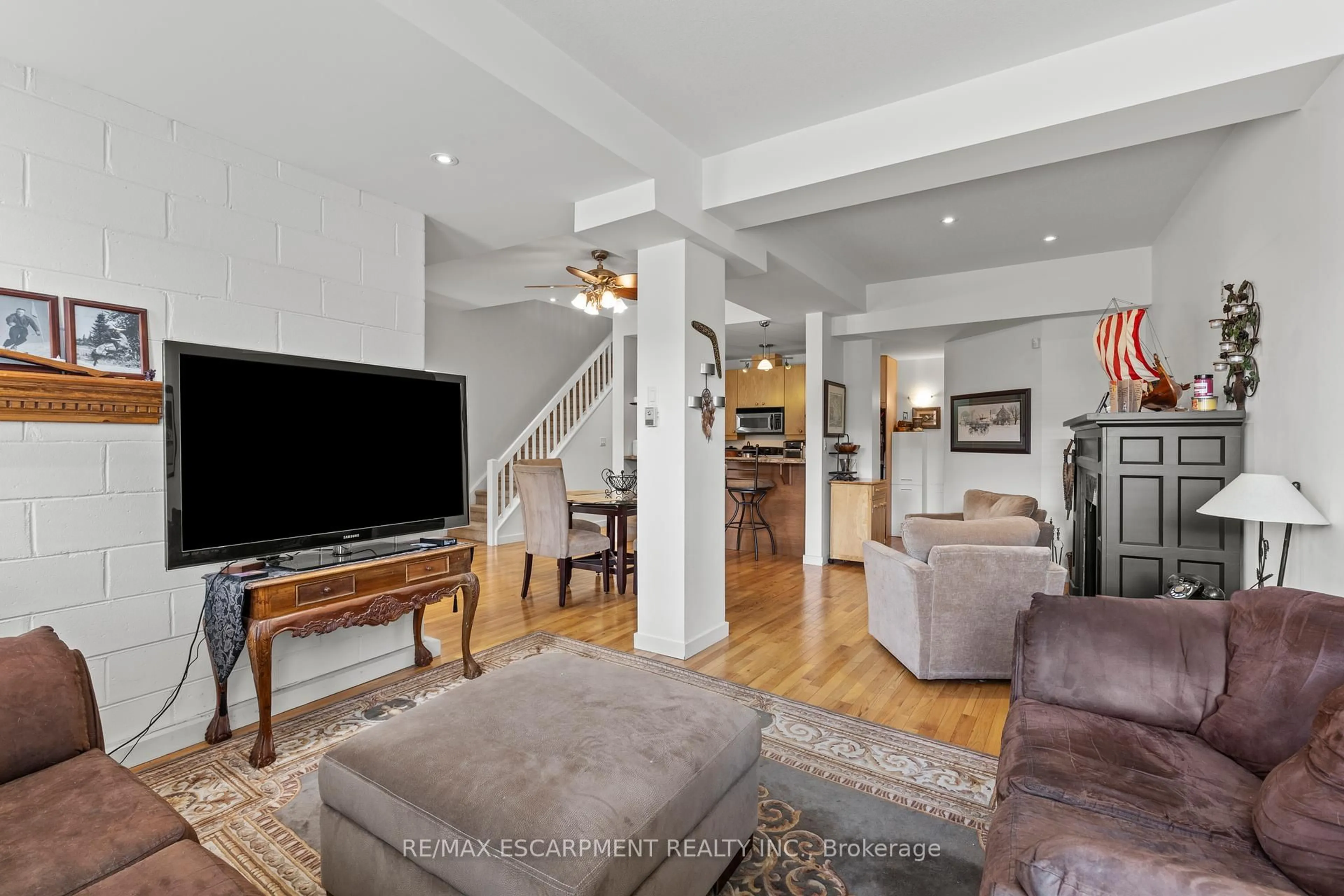 Home theater for 49 Ontario St #1, Grimsby Ontario L3M 3H2