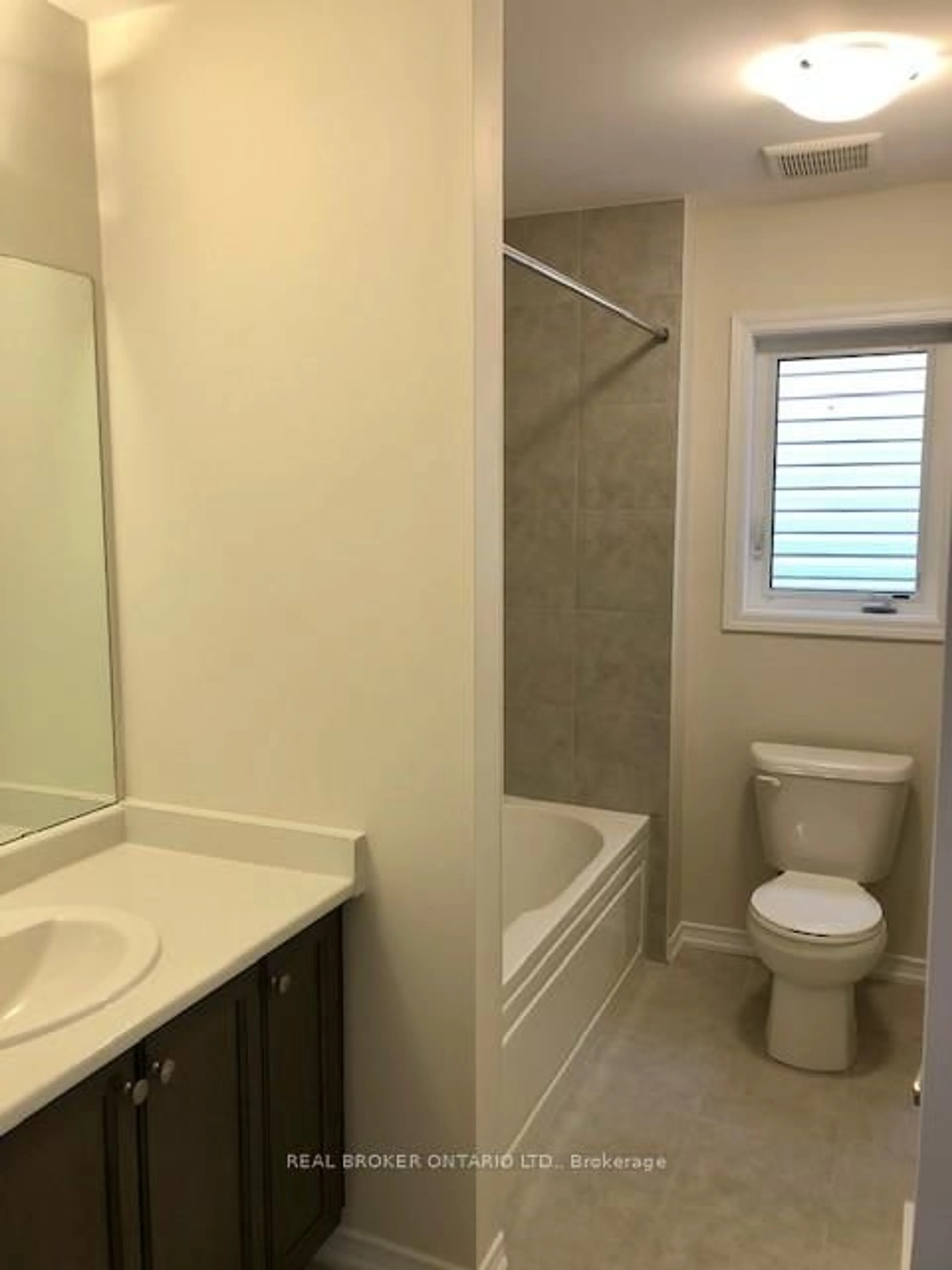Standard bathroom, ceramic/tile floor for 11 Doreen Dr, Thorold Ontario L3B 0G7