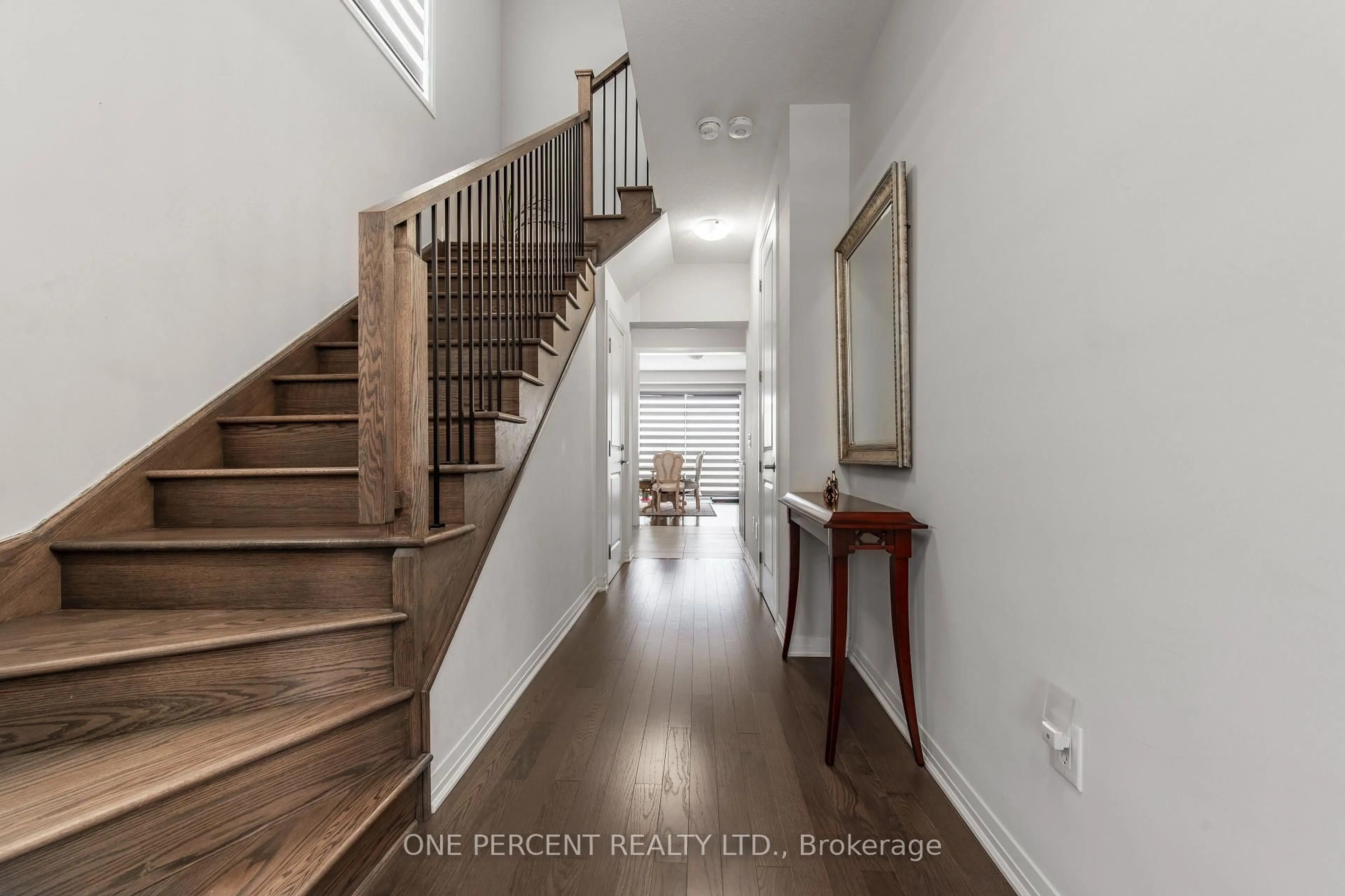 Indoor entryway for 149 Leslie Davis St, North Dumfries Ontario N0B 1E0
