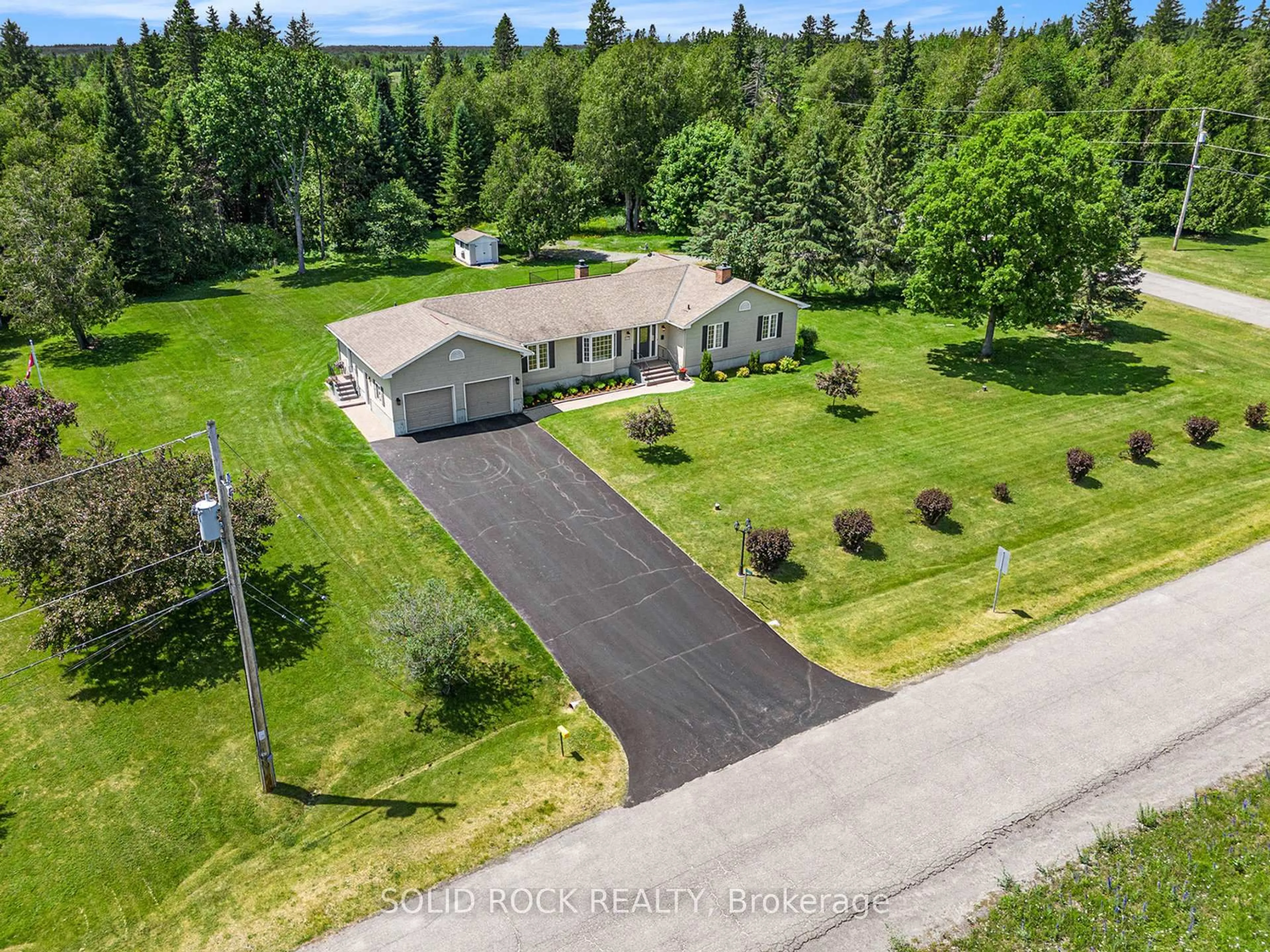 A pic from outside/outdoor area/front of a property/back of a property/a pic from drone, unknown for 135 Delaney Dr, Carp Ontario K0A 1L0