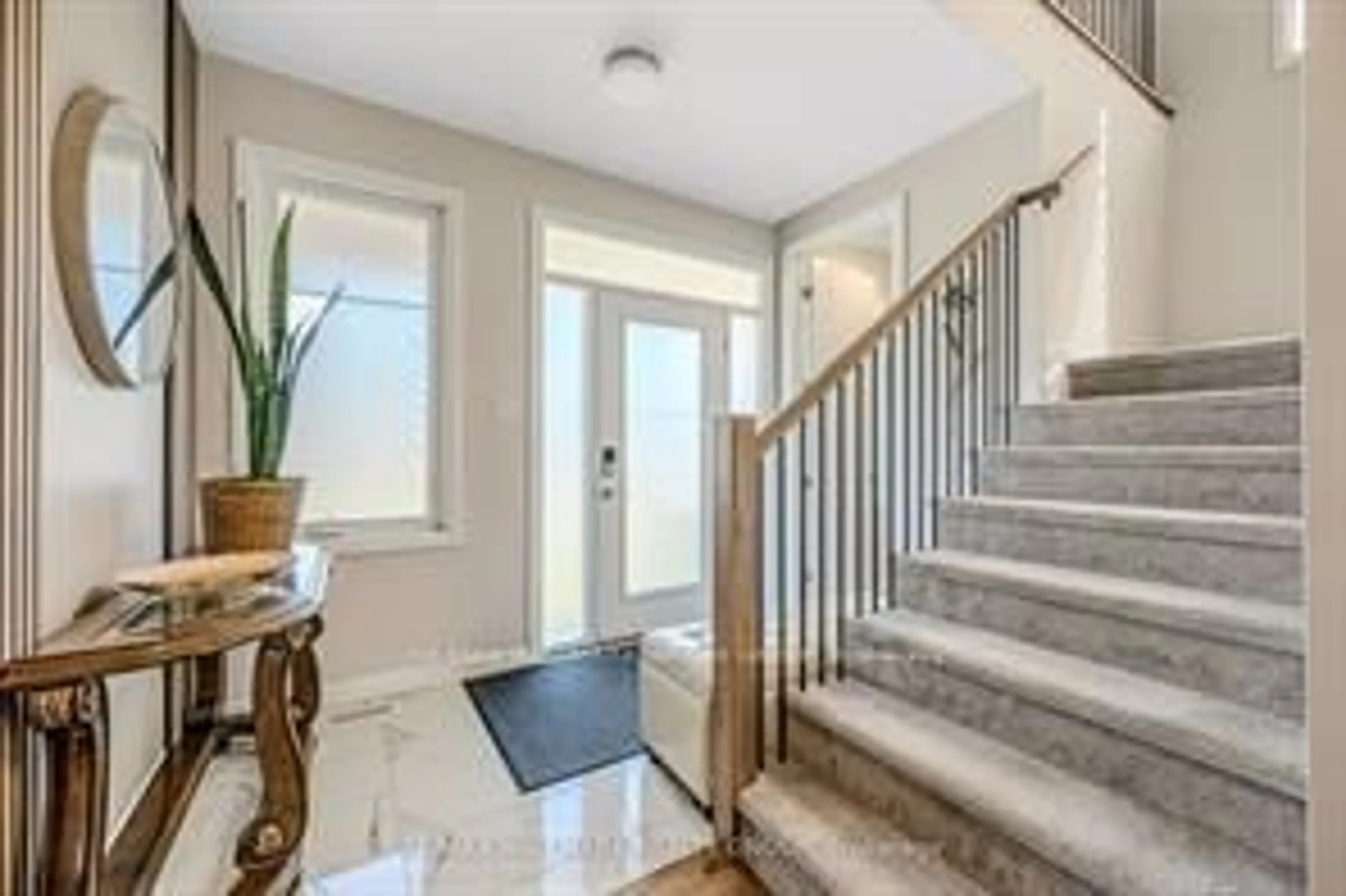 Indoor entryway for 643 Terrier Circ, Richmond Ontario K0A 2Z0
