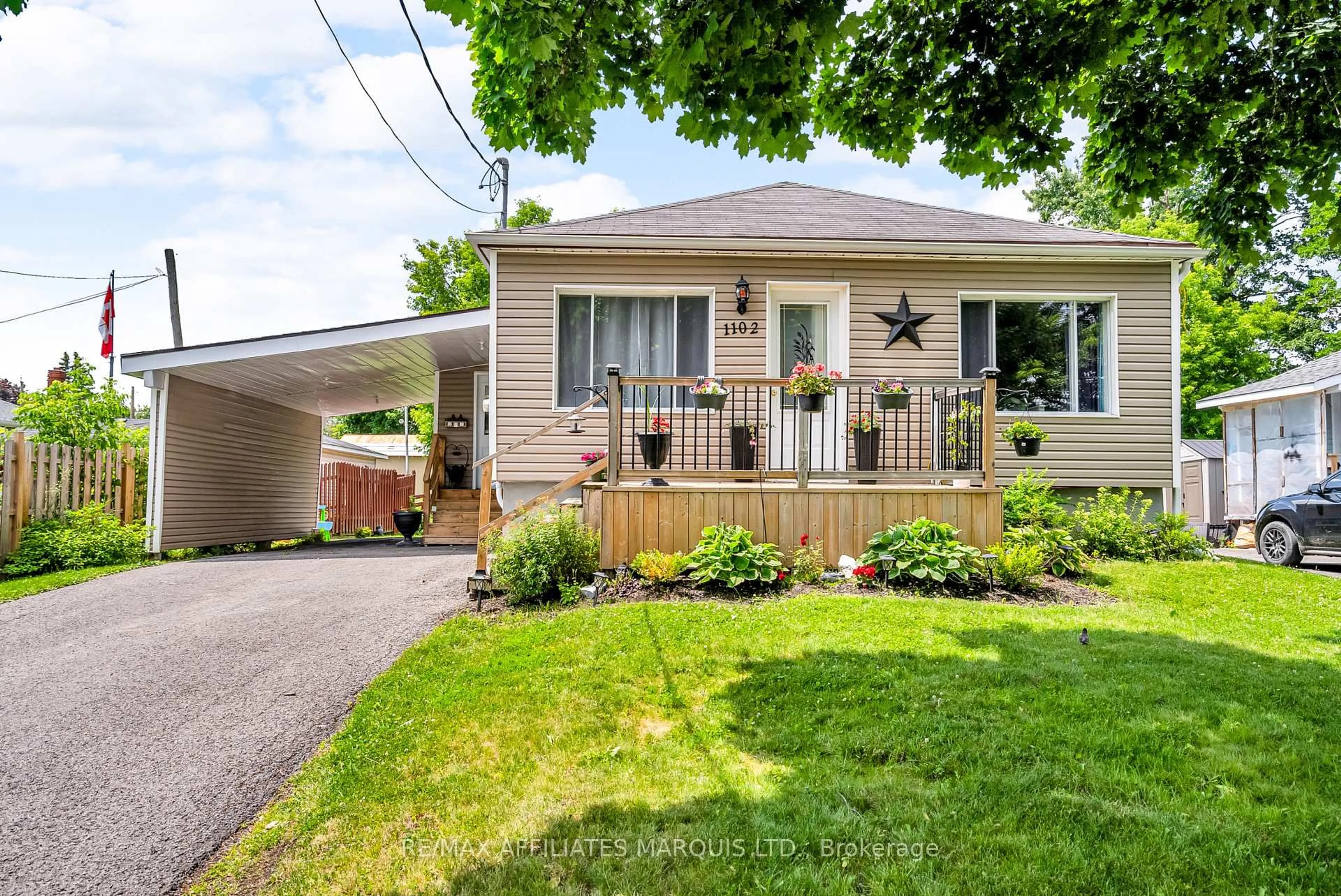 Unknown for 1102 Larin Ave, Cornwall Ontario K6H 4C6