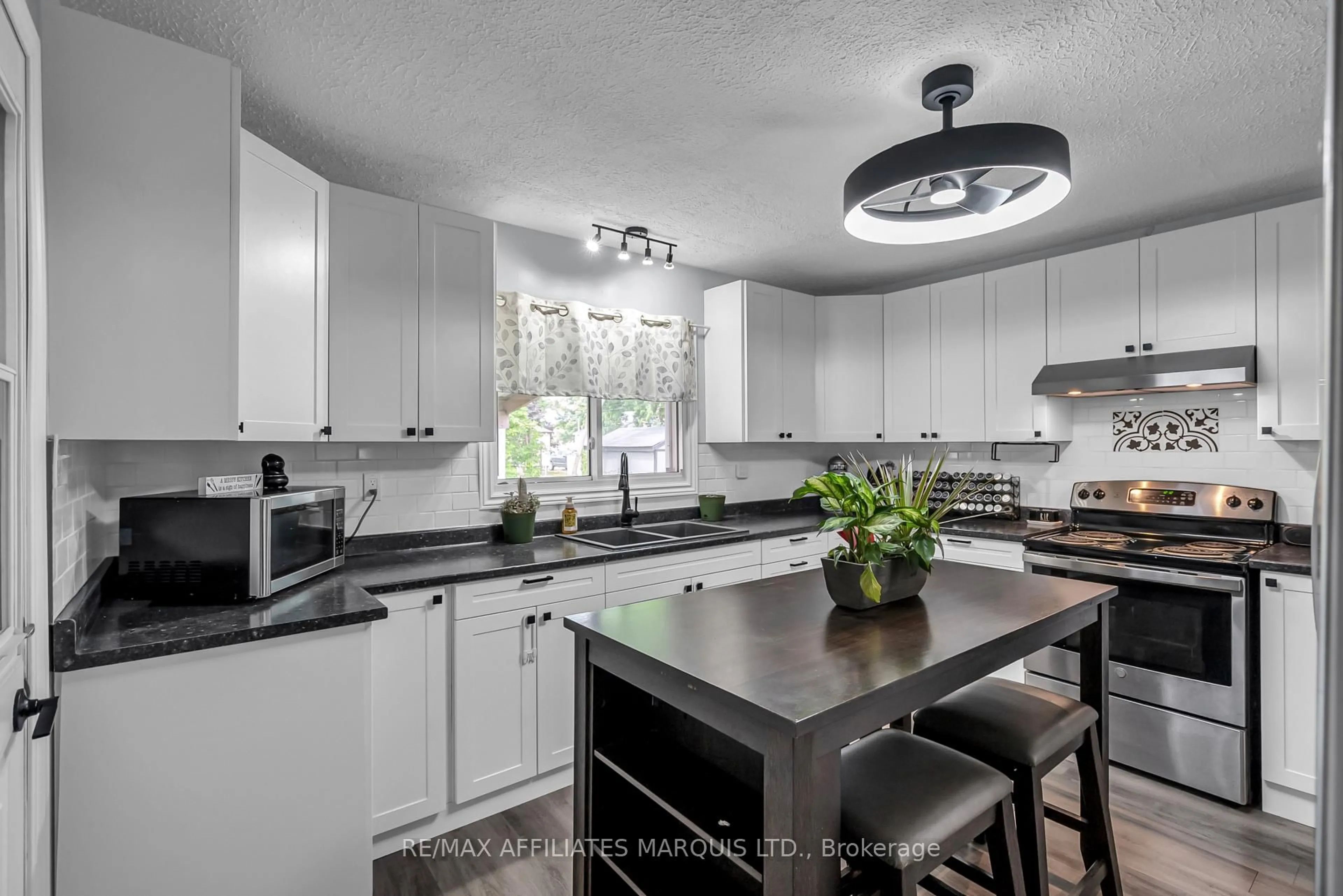 Contemporary kitchen, unknown for 1102 Larin Ave, Cornwall Ontario K6H 4C6