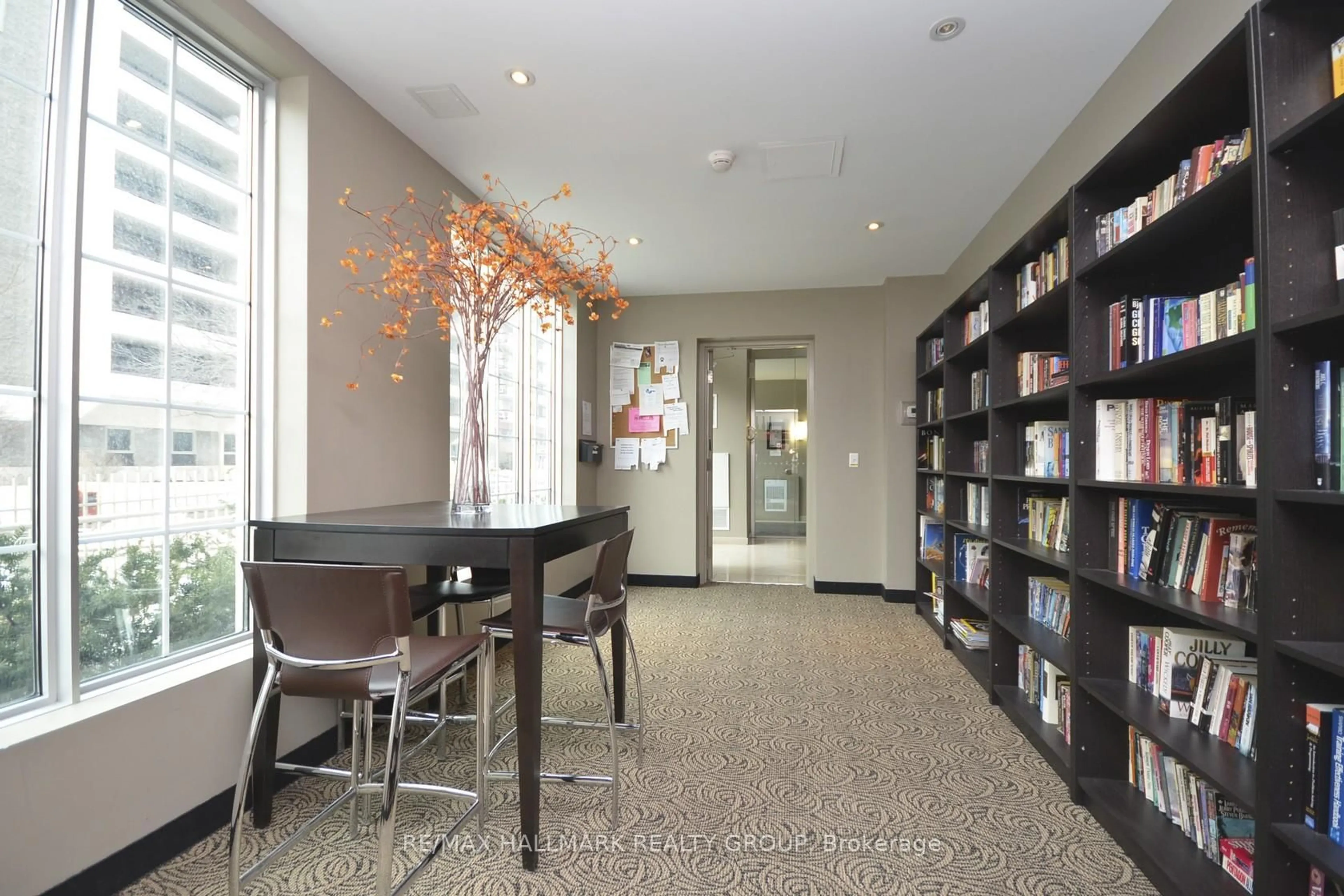Lobby for 138 Somerset St #209, Ottawa Ontario K2P 0A3