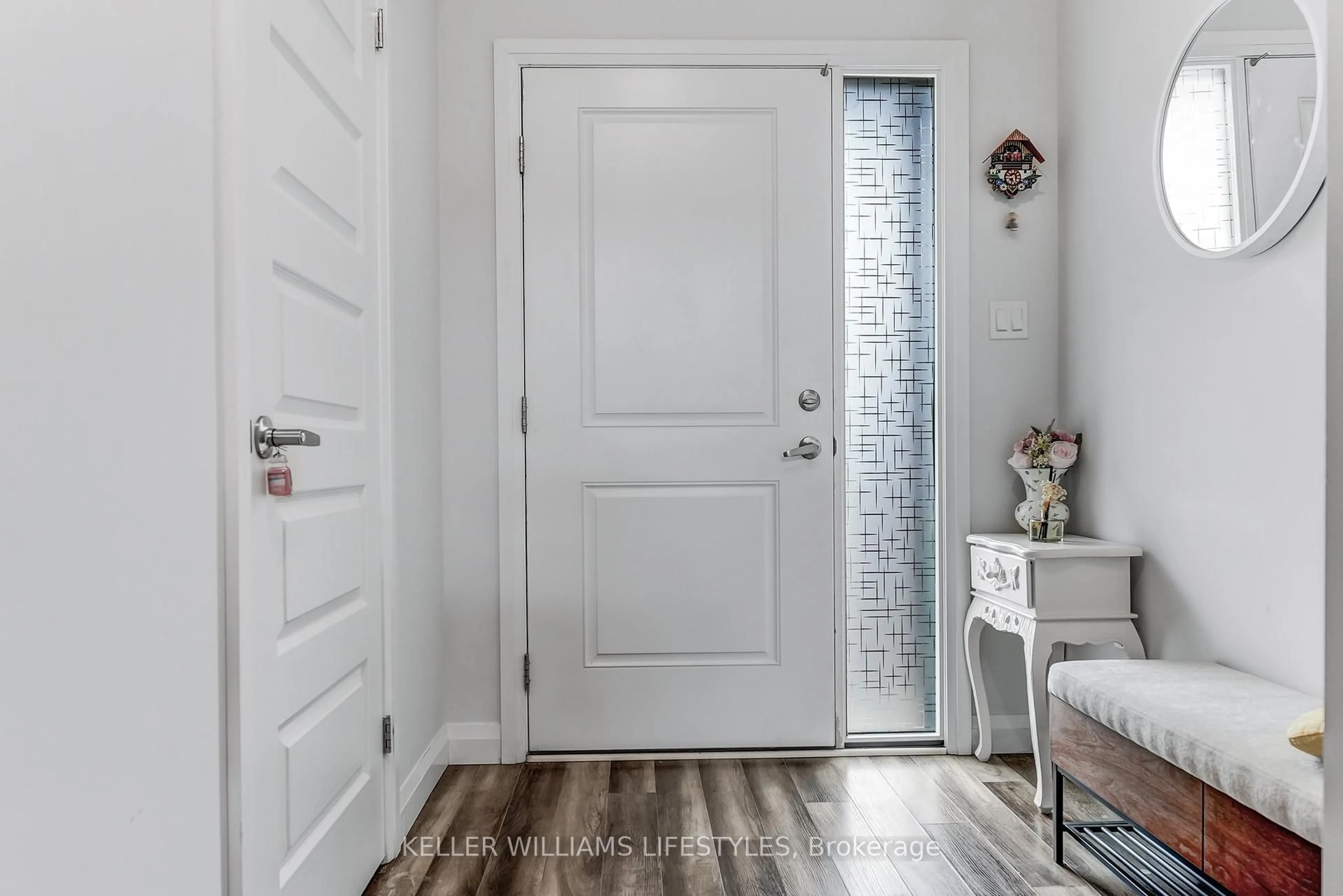 Indoor entryway for 819 Kleinburg Dr #22, London North Ontario N5X 3Z1