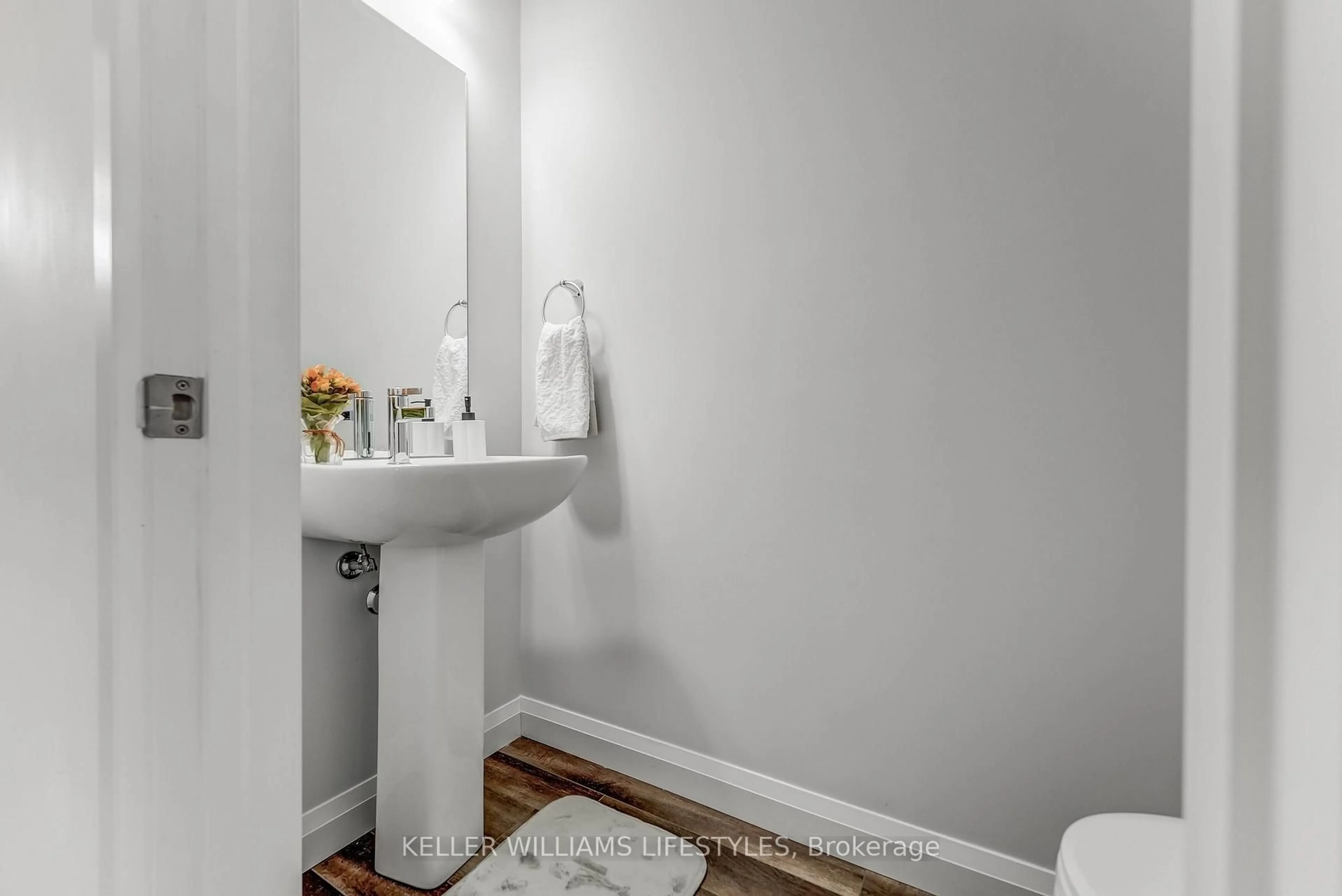 Standard bathroom, ceramic/tile floor for 819 Kleinburg Dr #22, London North Ontario N5X 3Z1