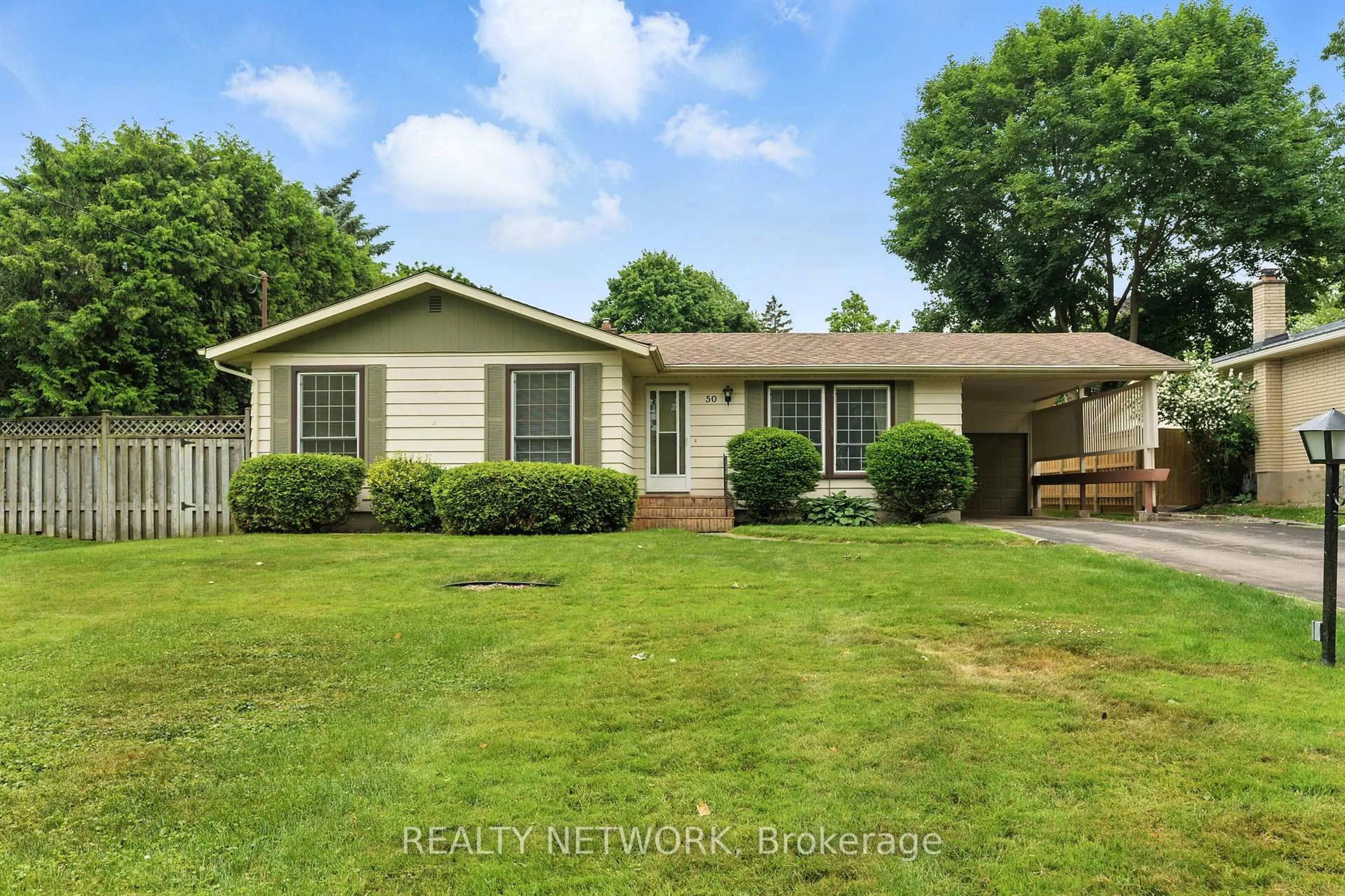 Home with vinyl exterior material, unknown for 50 Hurricane Rd, Pelham Ontario L0S 1E3