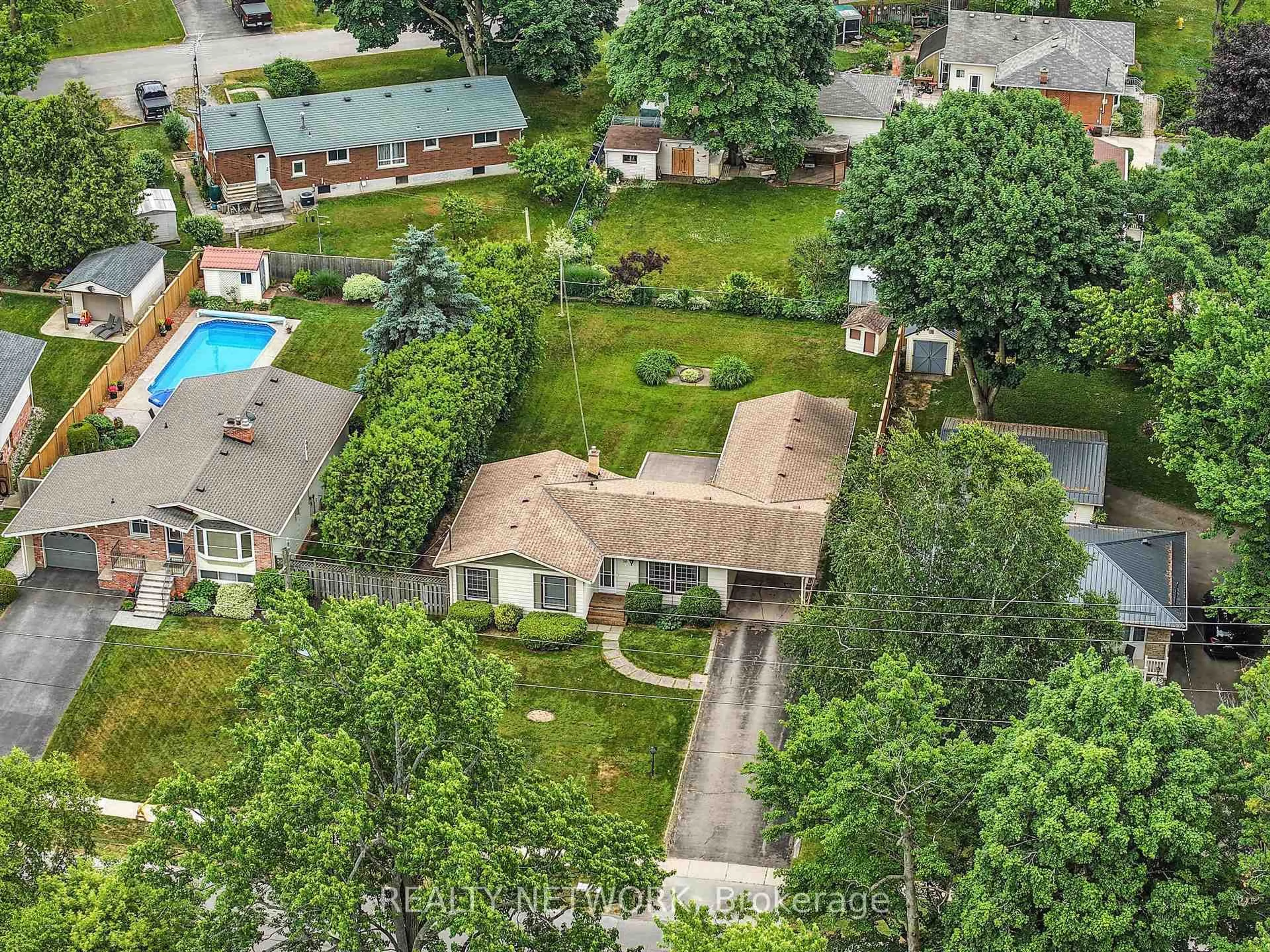 A pic from outside/outdoor area/front of a property/back of a property/a pic from drone, street for 50 Hurricane Rd, Pelham Ontario L0S 1E3