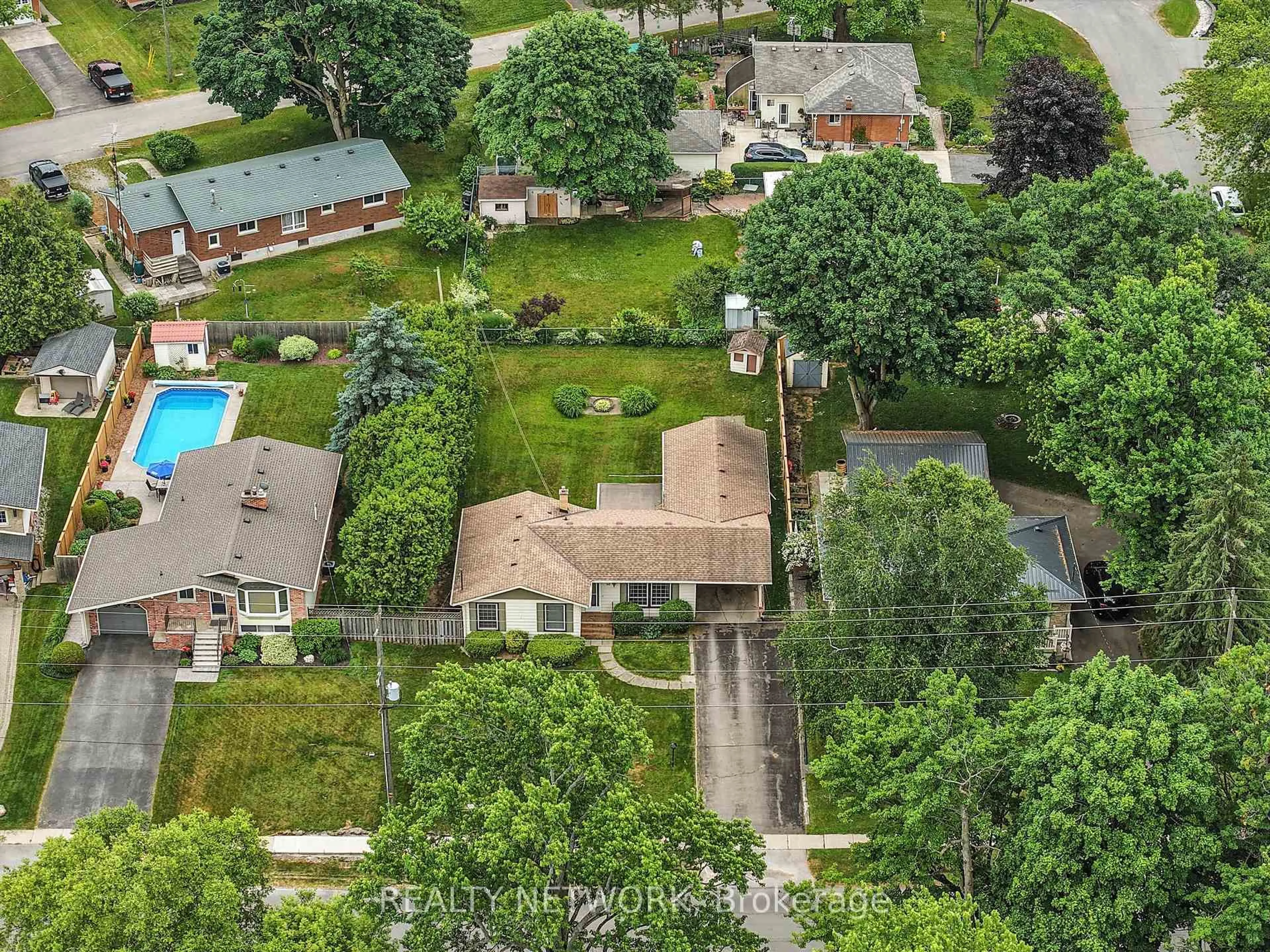 A pic from outside/outdoor area/front of a property/back of a property/a pic from drone, street for 50 Hurricane Rd, Pelham Ontario L0S 1E3
