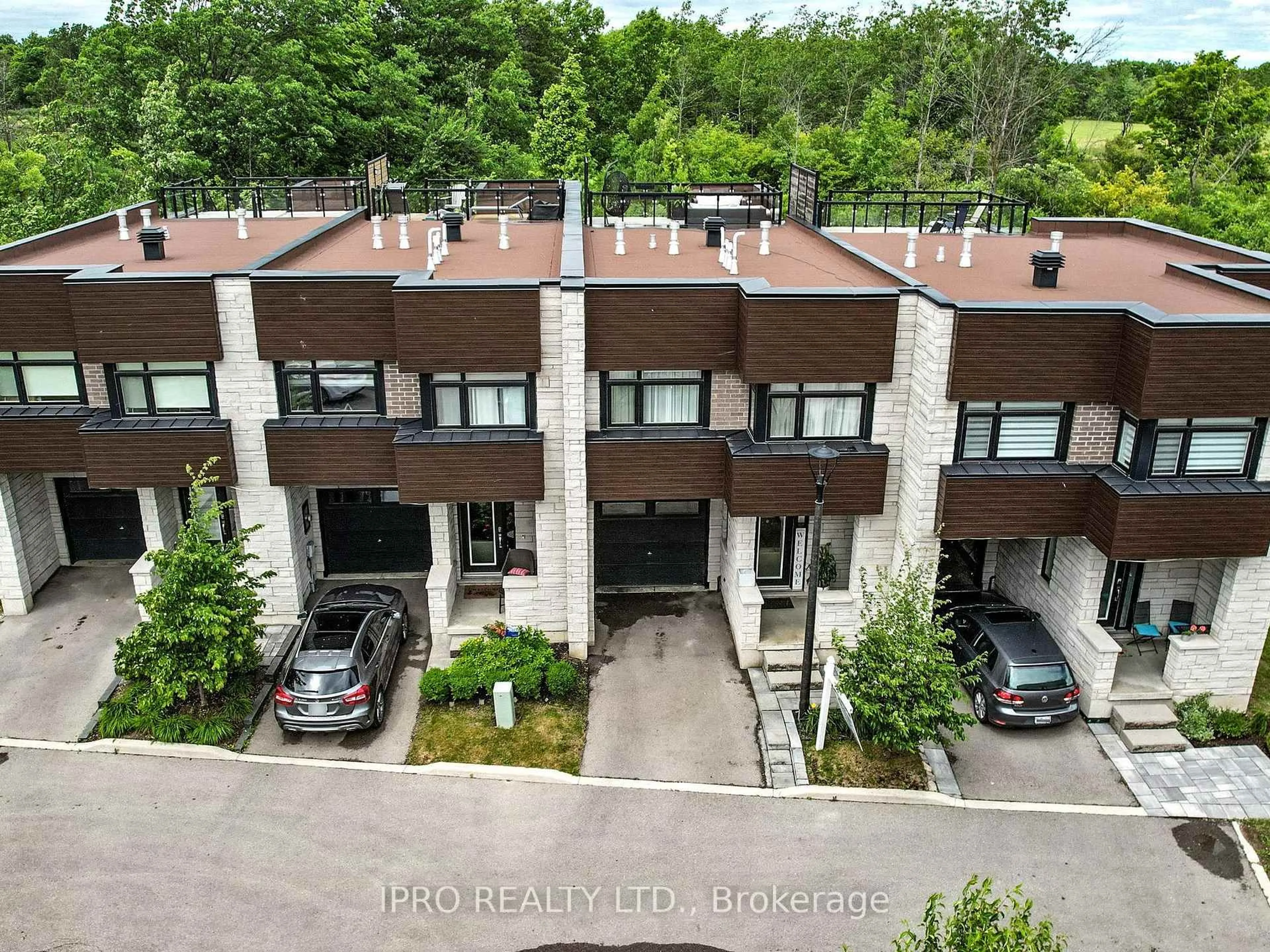 A pic from outside/outdoor area/front of a property/back of a property/a pic from drone, street for 35 Midhurst Hts #30, Hamilton Ontario L8J 0K9