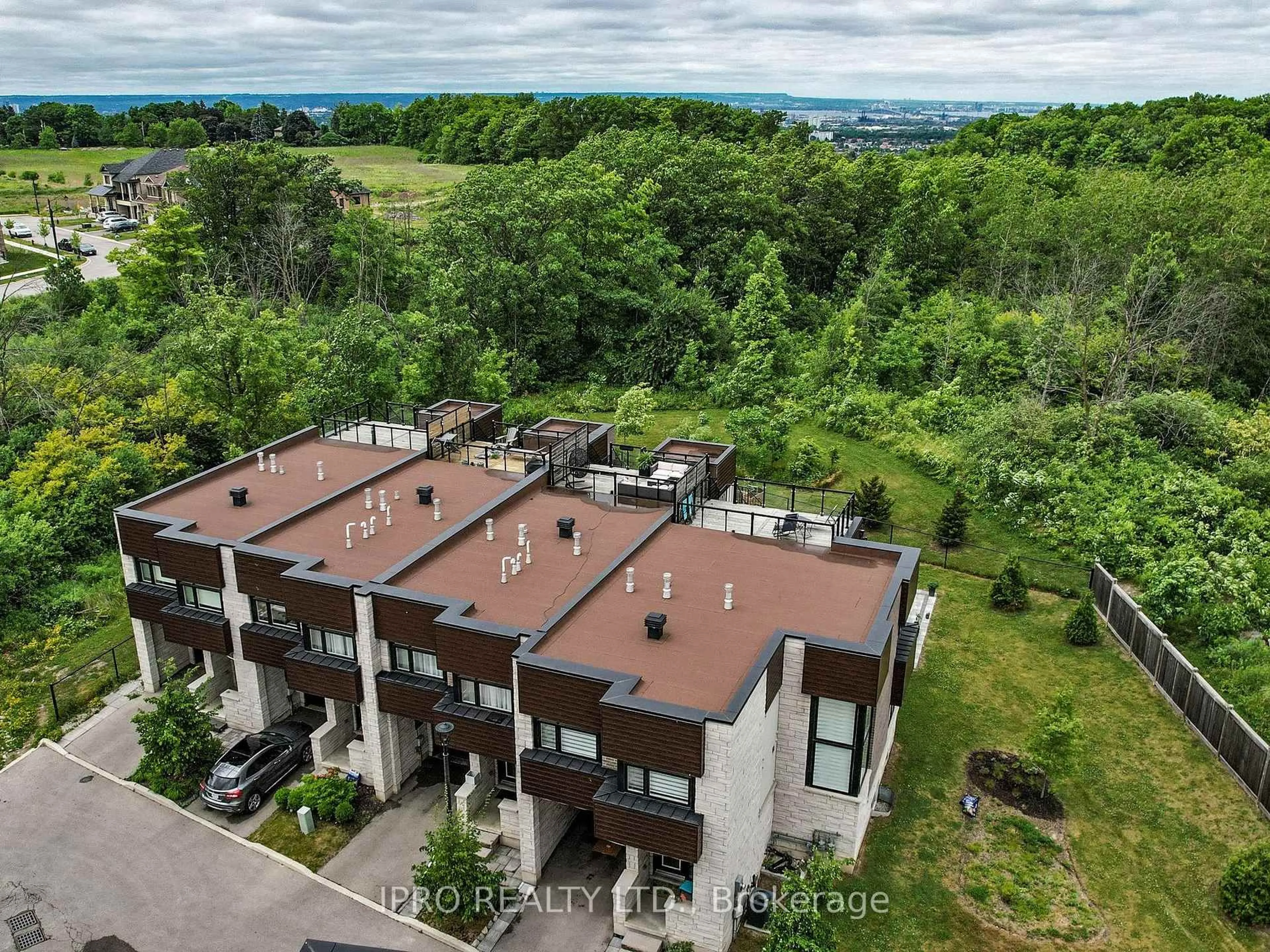 A pic from outside/outdoor area/front of a property/back of a property/a pic from drone, unknown for 35 Midhurst Hts #30, Hamilton Ontario L8J 0K9