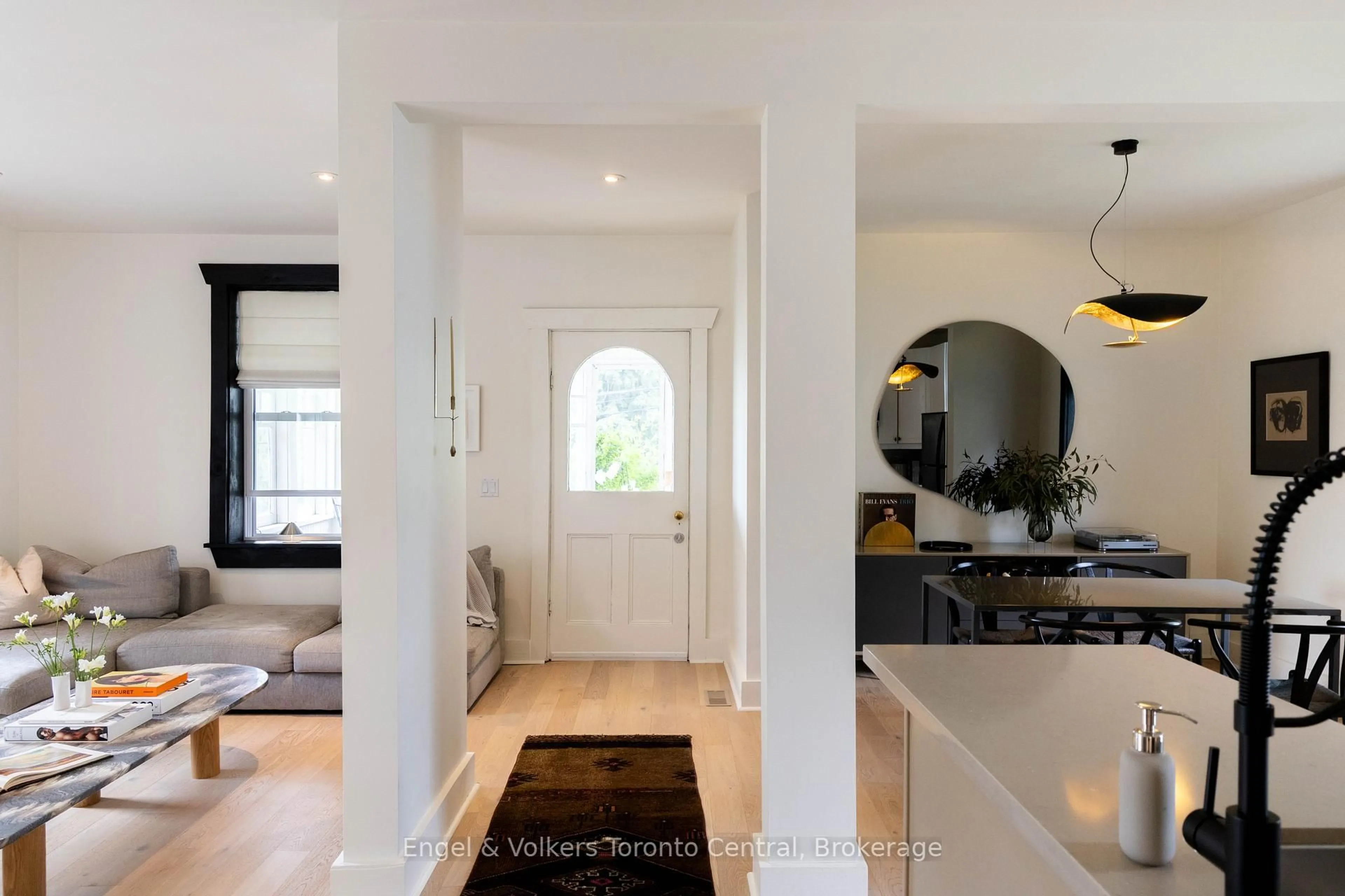 Indoor entryway for 82 Entrance Dr, Bracebridge Ontario P1L 1H3