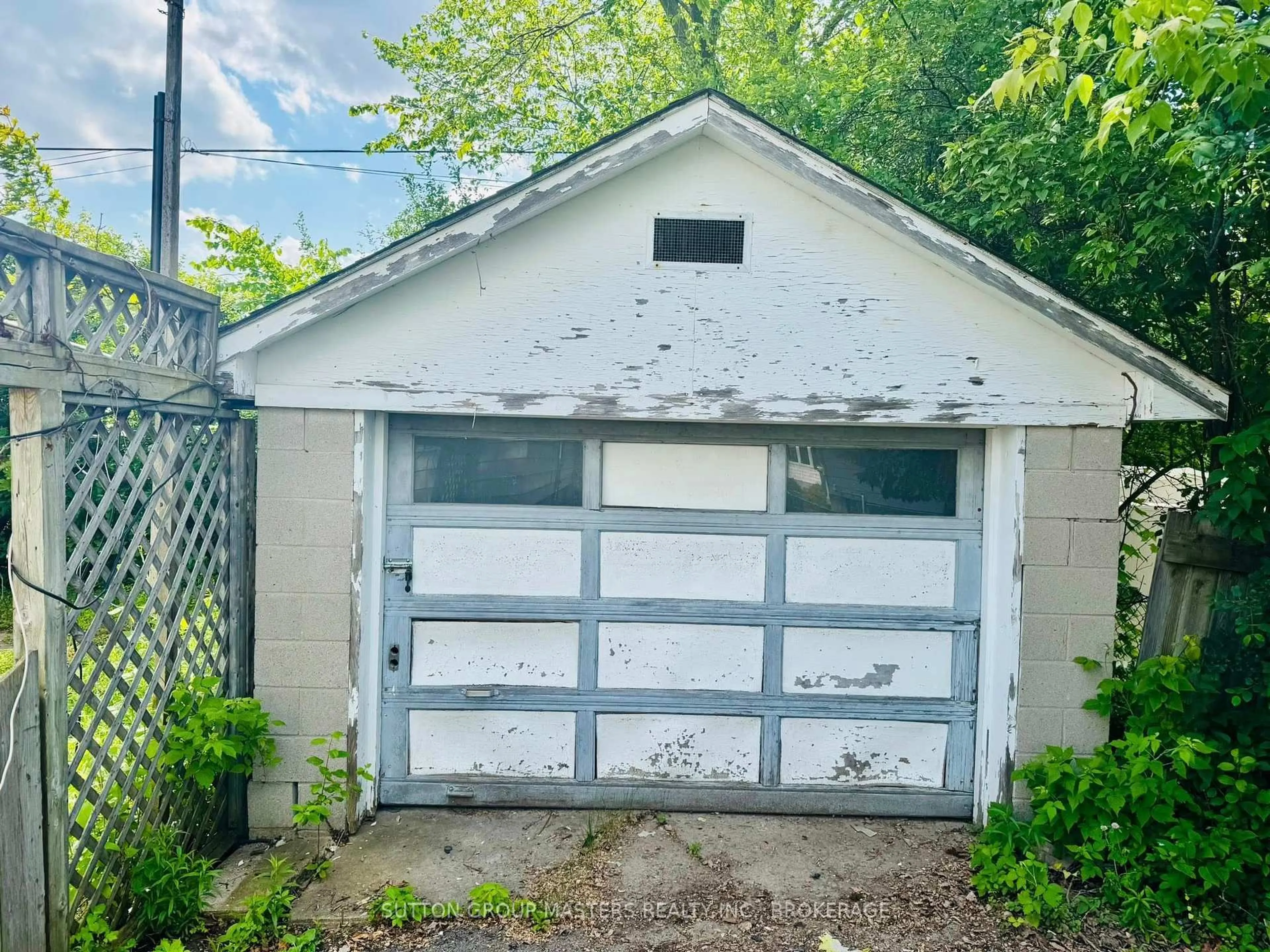 Shed for 828 Victoria St, Kingston Ontario K7K 4T4