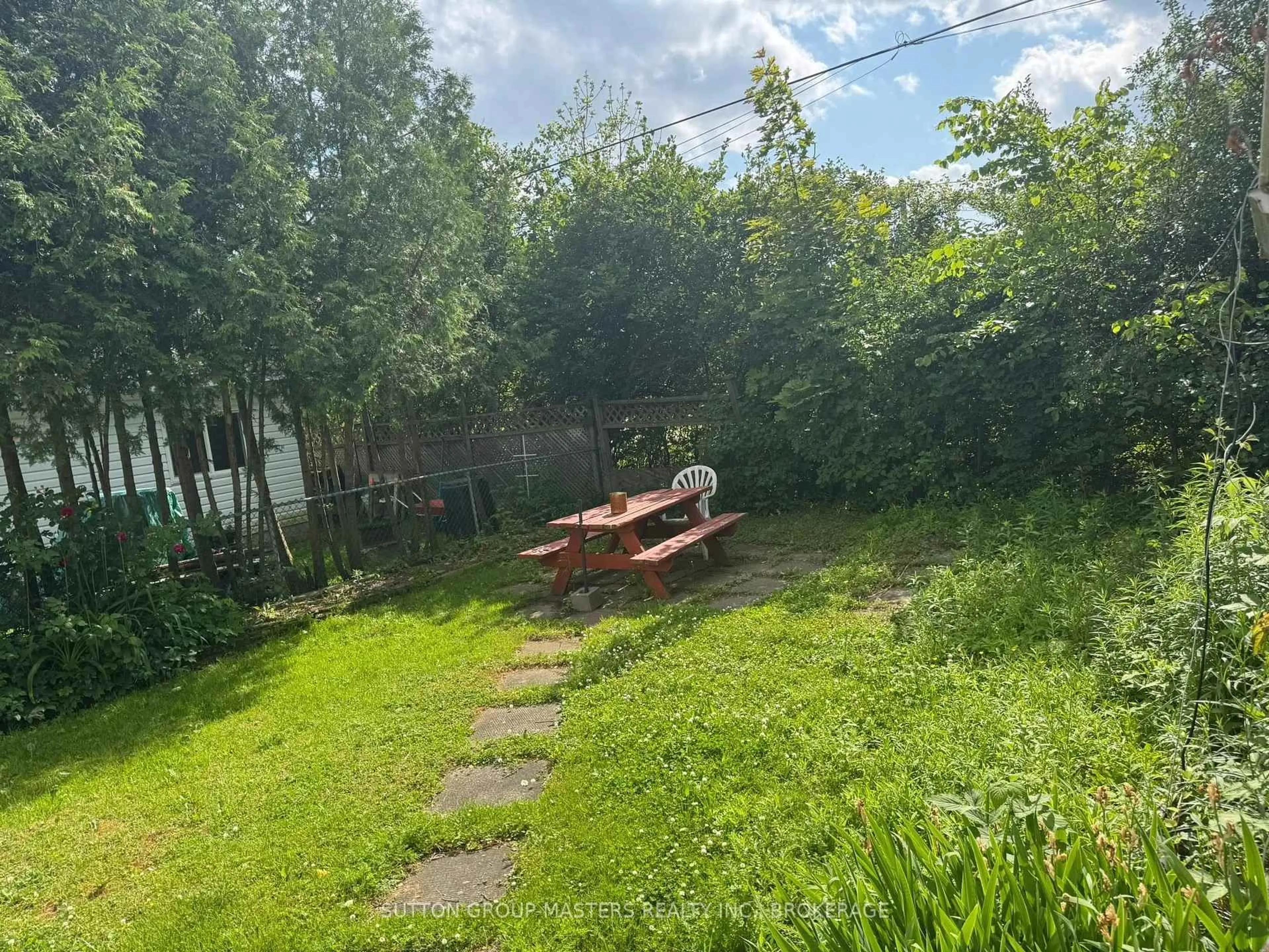 A pic from outside/outdoor area/front of a property/back of a property/a pic from drone, unknown for 828 Victoria St, Kingston Ontario K7K 4T4
