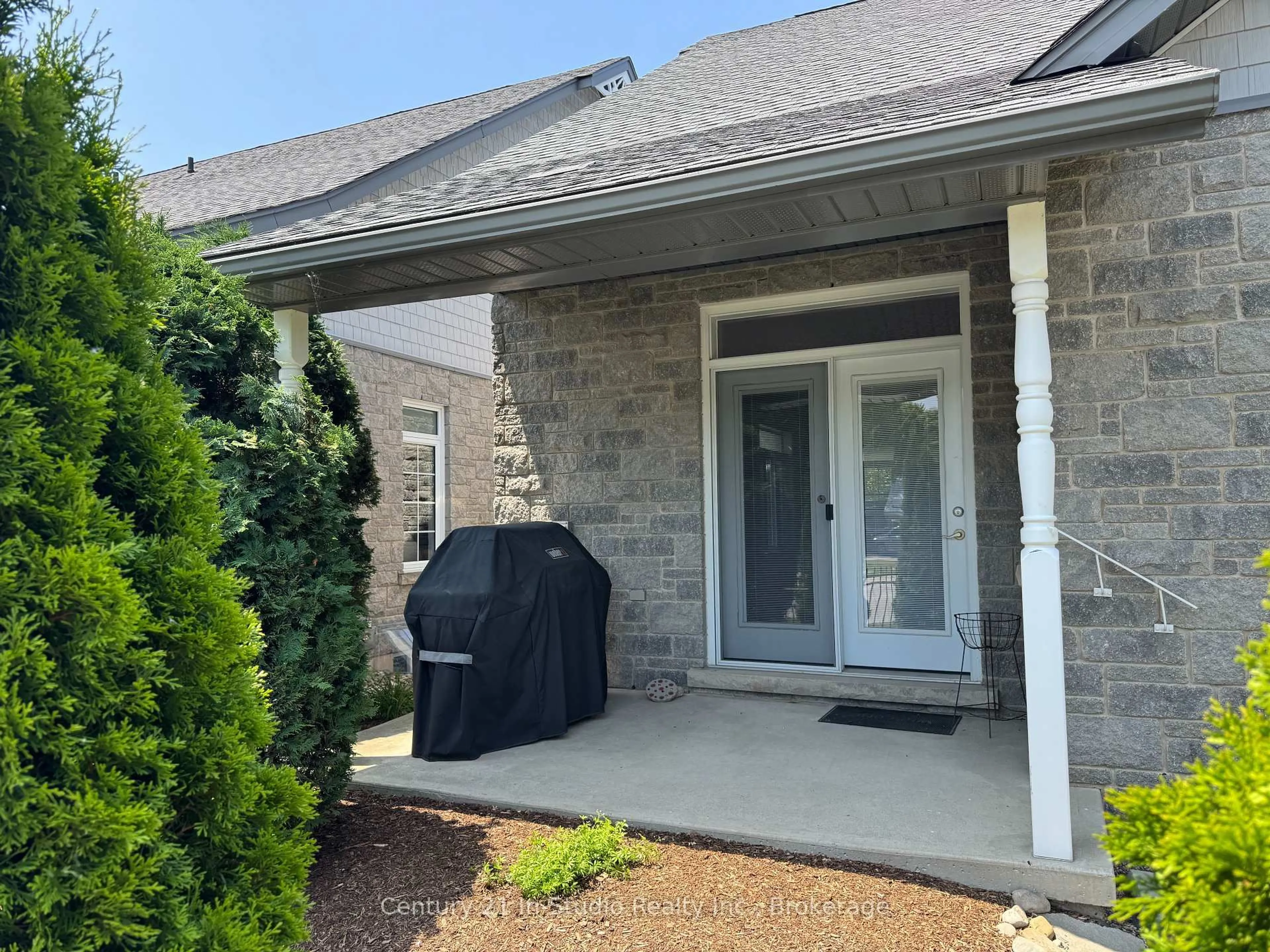 Indoor entryway for 190 Morpeth St #17, Saugeen Shores Ontario N0H 2L0