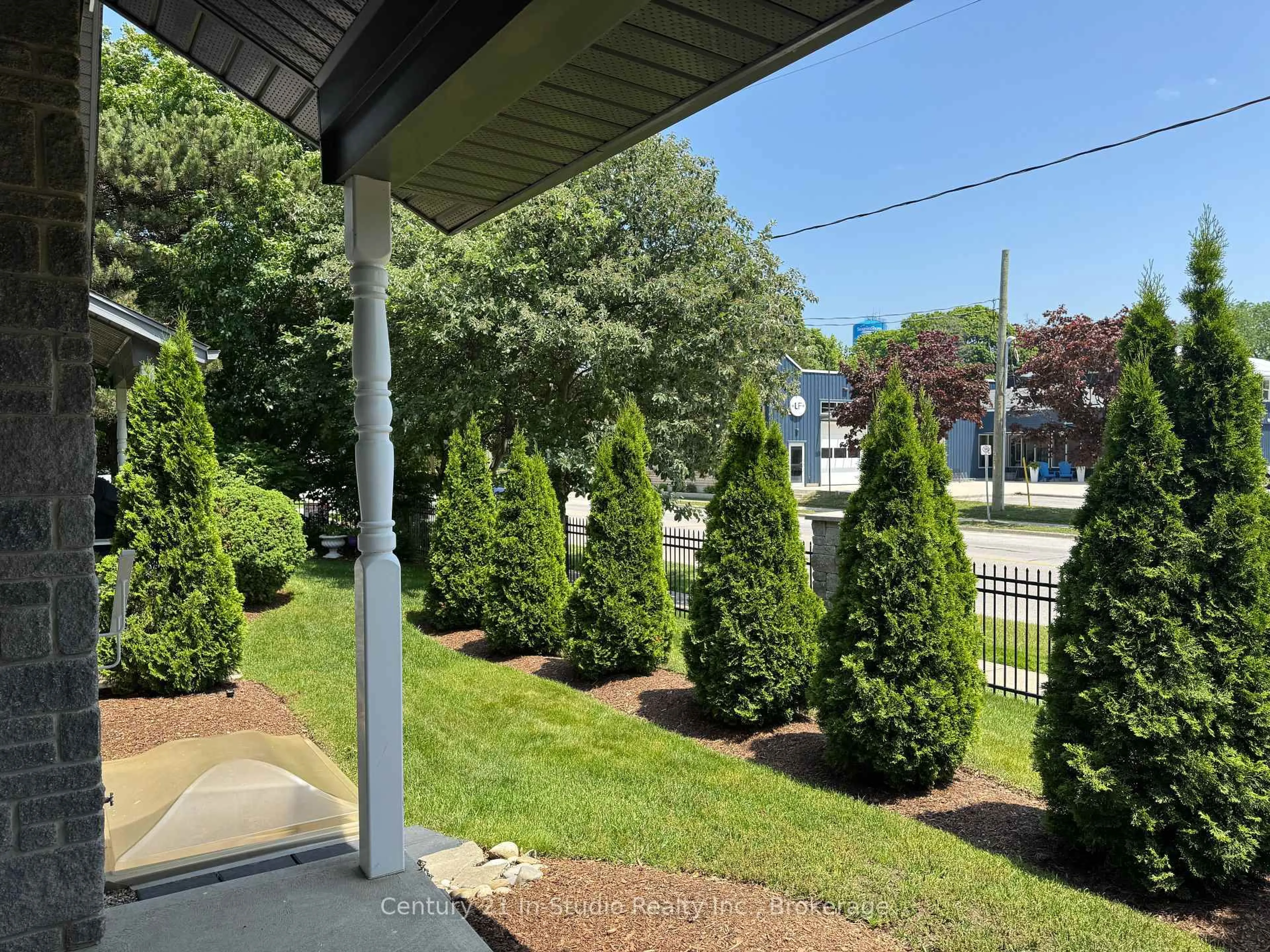 Patio, street for 190 Morpeth St #17, Saugeen Shores Ontario N0H 2L0