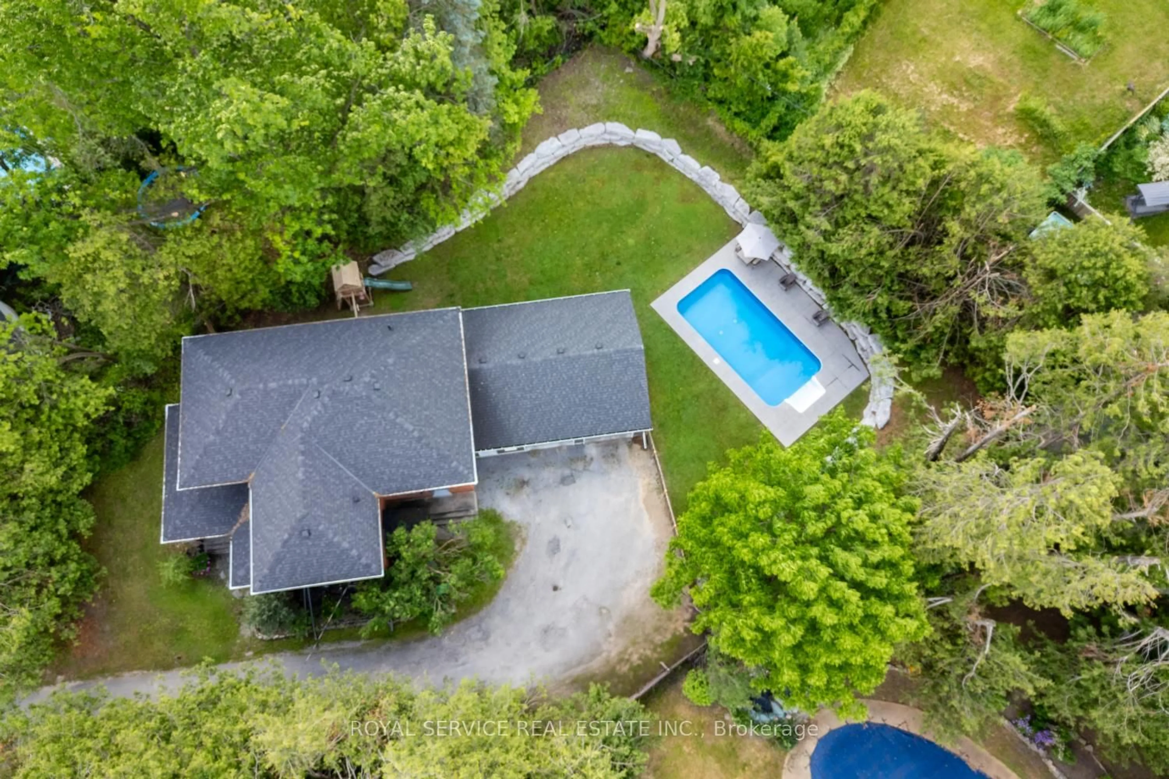 A pic from outside/outdoor area/front of a property/back of a property/a pic from drone, unknown for 47 Kawartha Heights Blvd, Peterborough West Ontario K9J 1N5