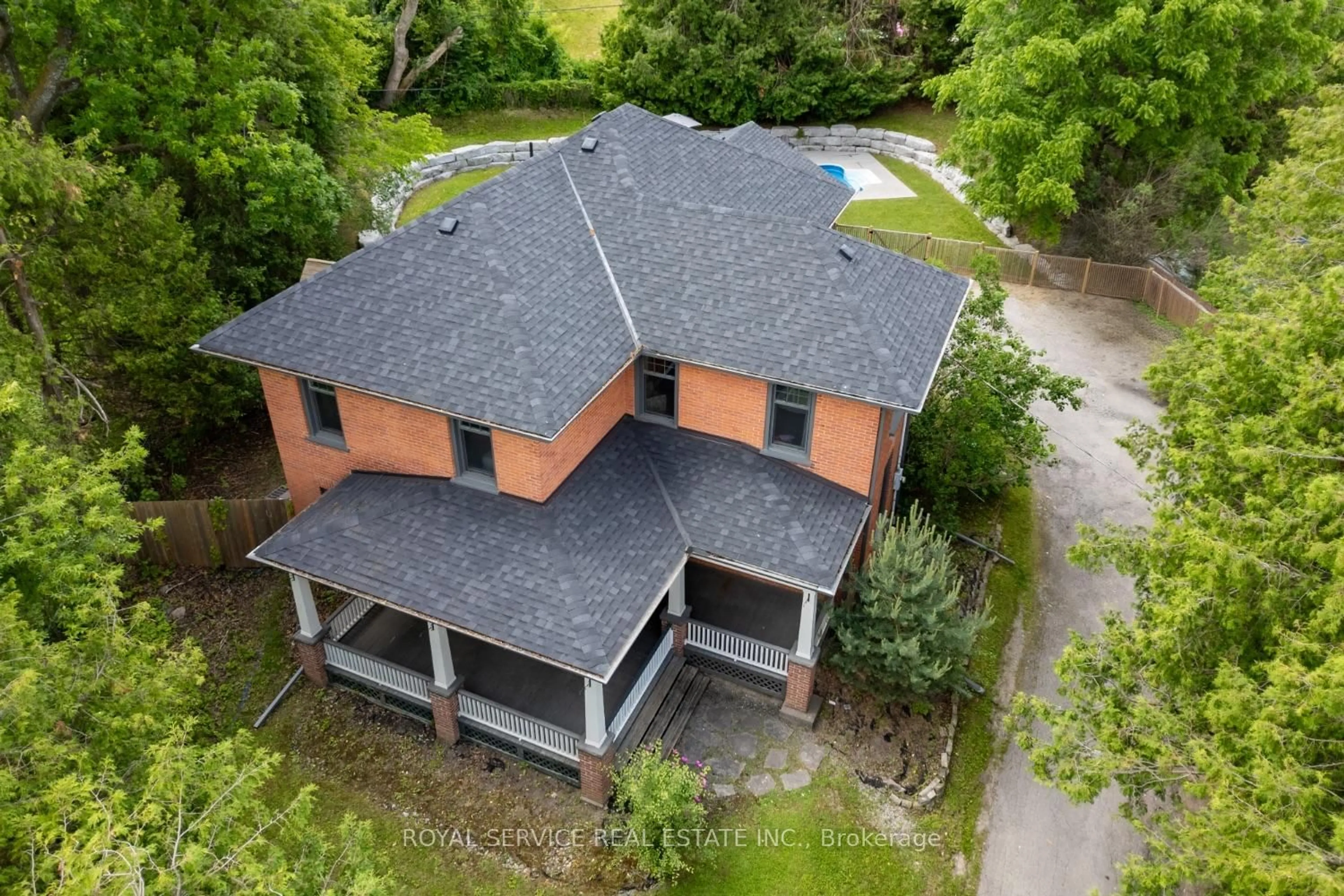 A pic from outside/outdoor area/front of a property/back of a property/a pic from drone, building for 47 Kawartha Heights Blvd, Peterborough West Ontario K9J 1N5