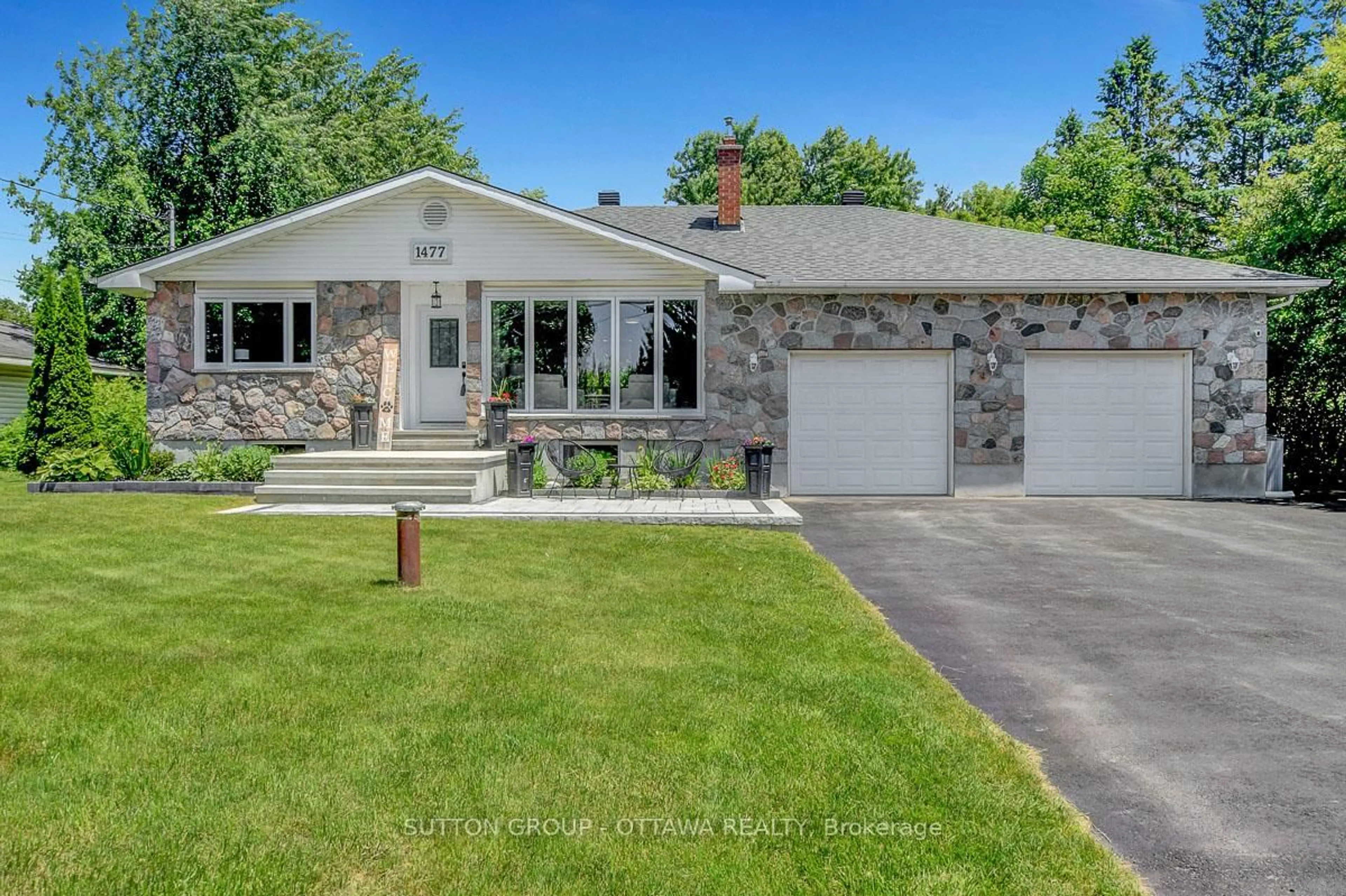Home with brick exterior material, street for 1477 Stagecoach Rd, Greely Ontario K4P 1G4