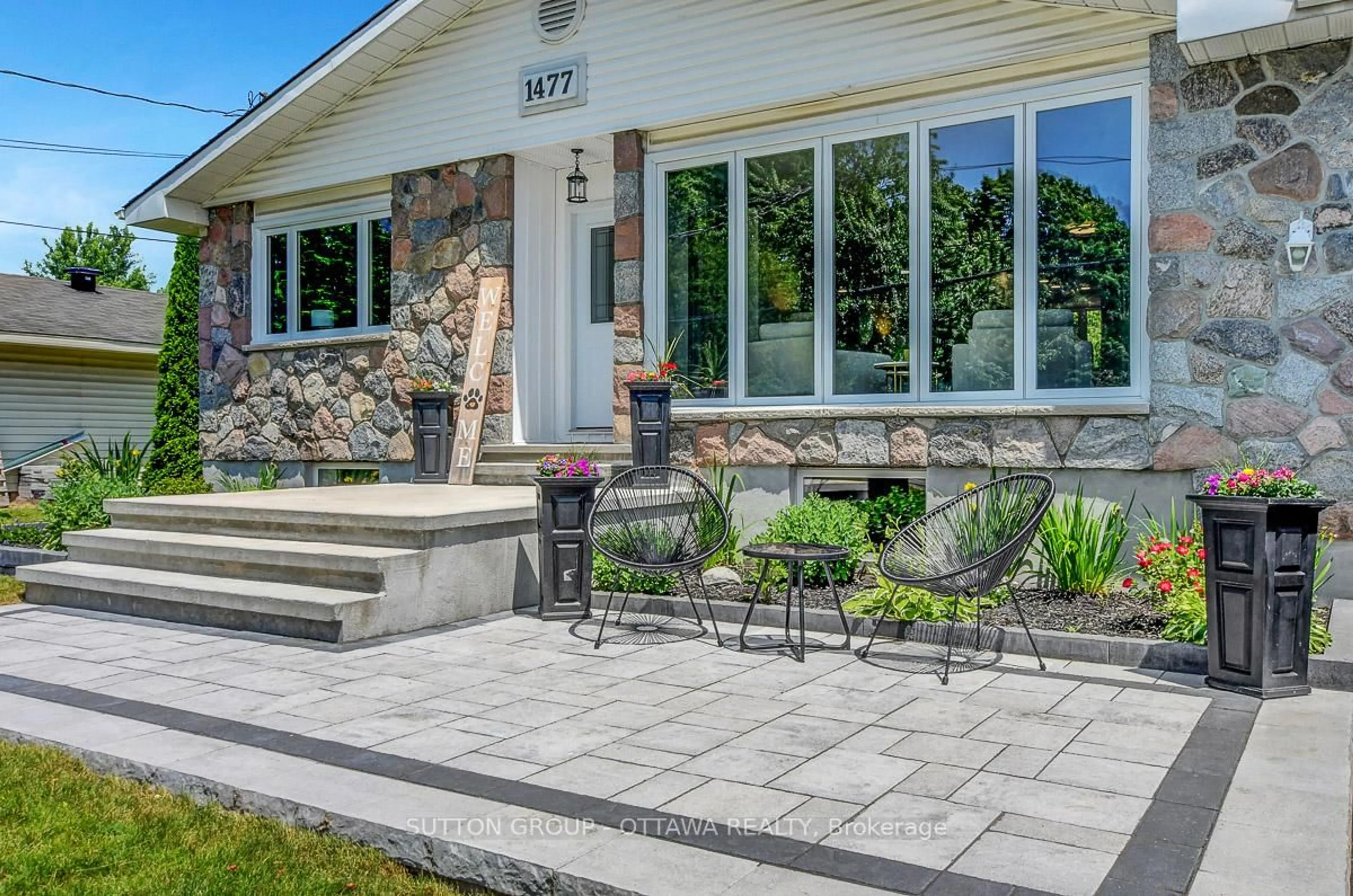 Patio, street for 1477 Stagecoach Rd, Greely Ontario K4P 1G4