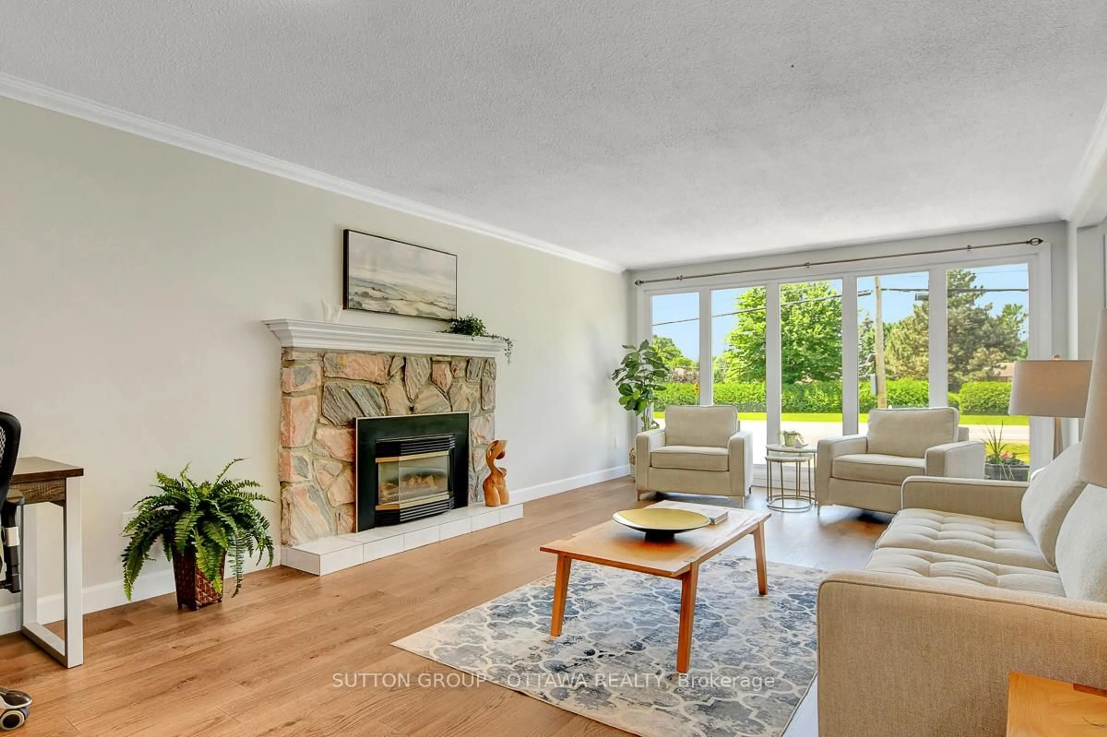 Living room with furniture, unknown for 1477 Stagecoach Rd, Greely Ontario K4P 1G4