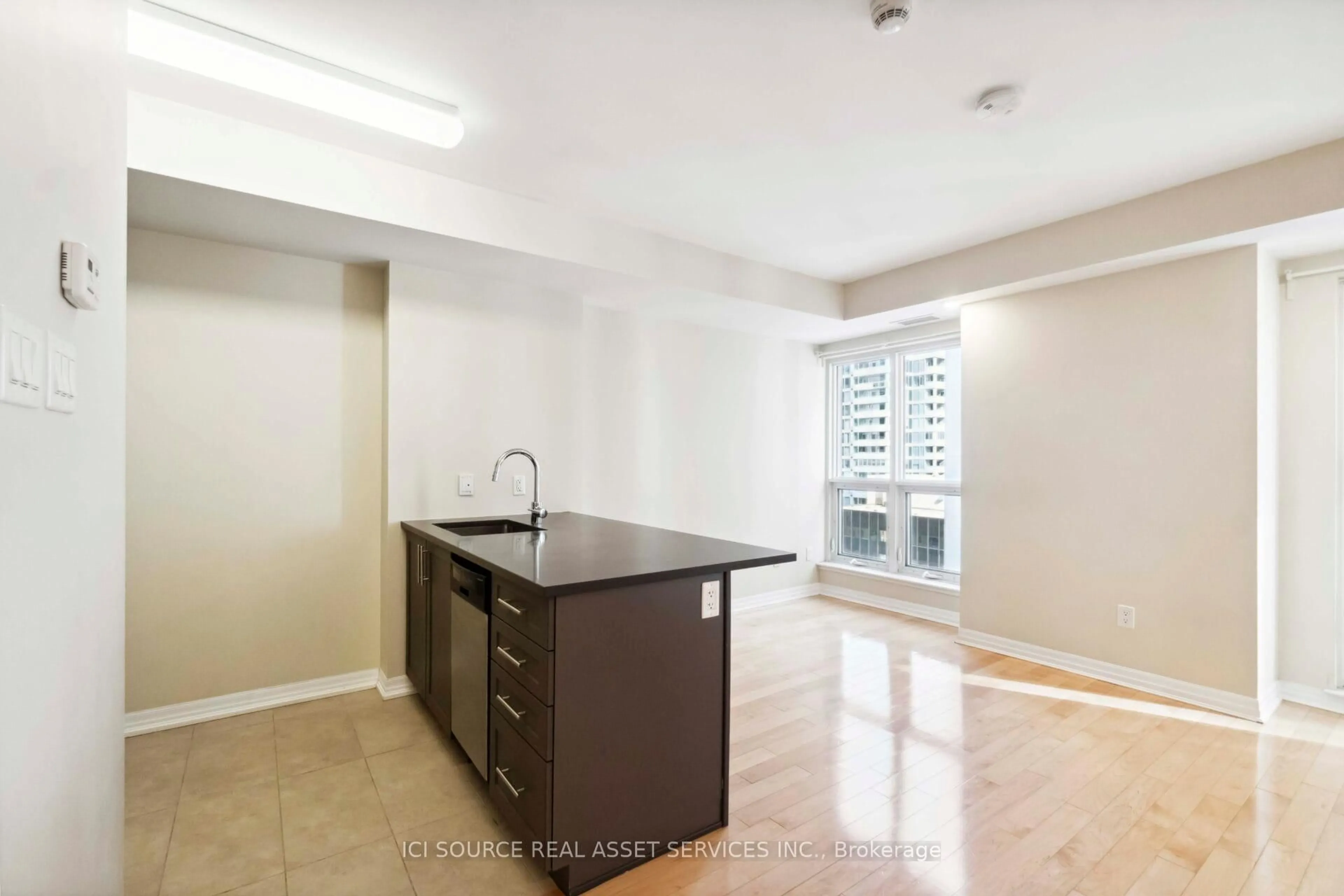 Standard kitchen, unknown for 195 Besserer St #1708, Ottawa Ontario K1N 0B6