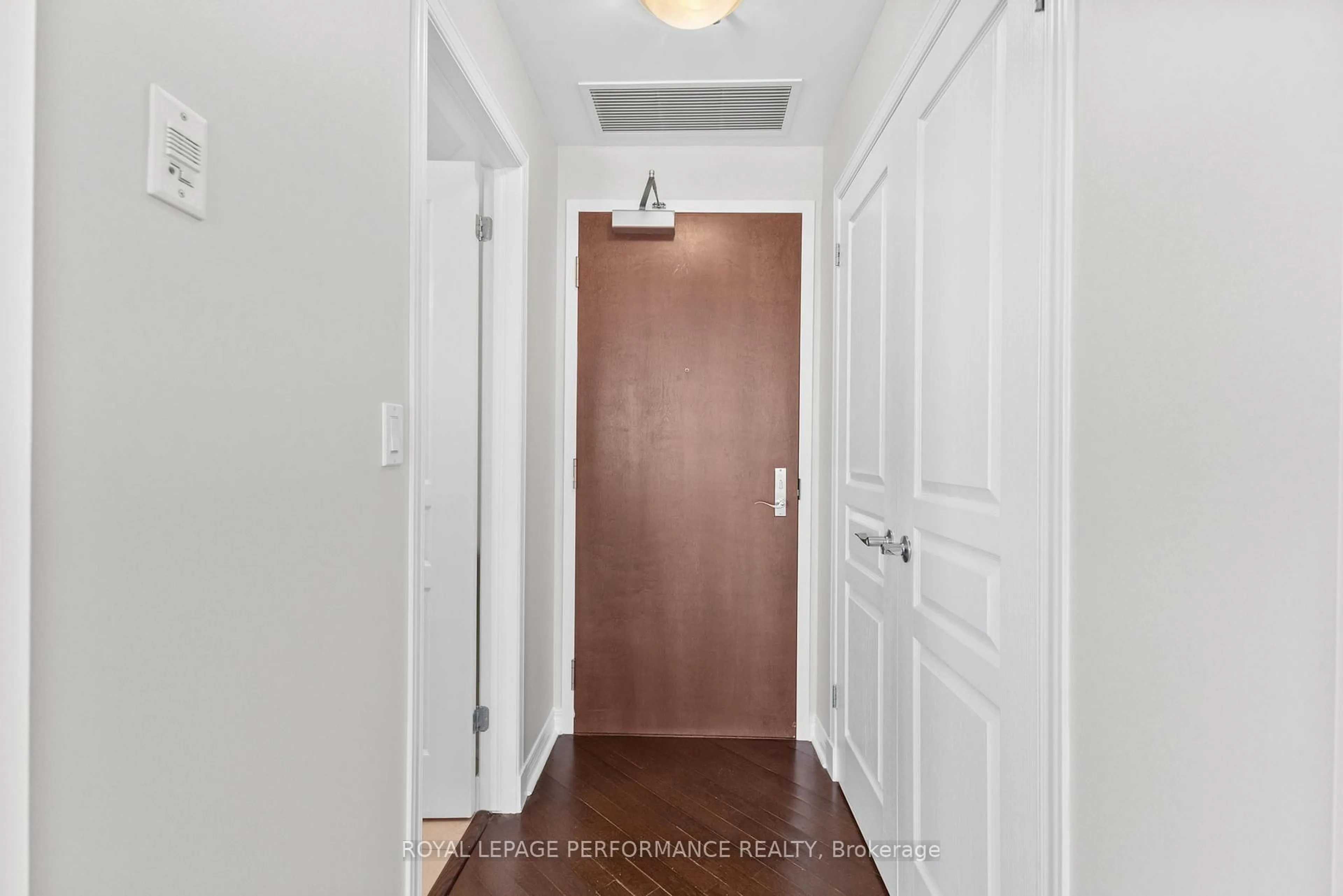Indoor entryway for 955 Beauparc Private #610, Ottawa Ontario K1J 0A1