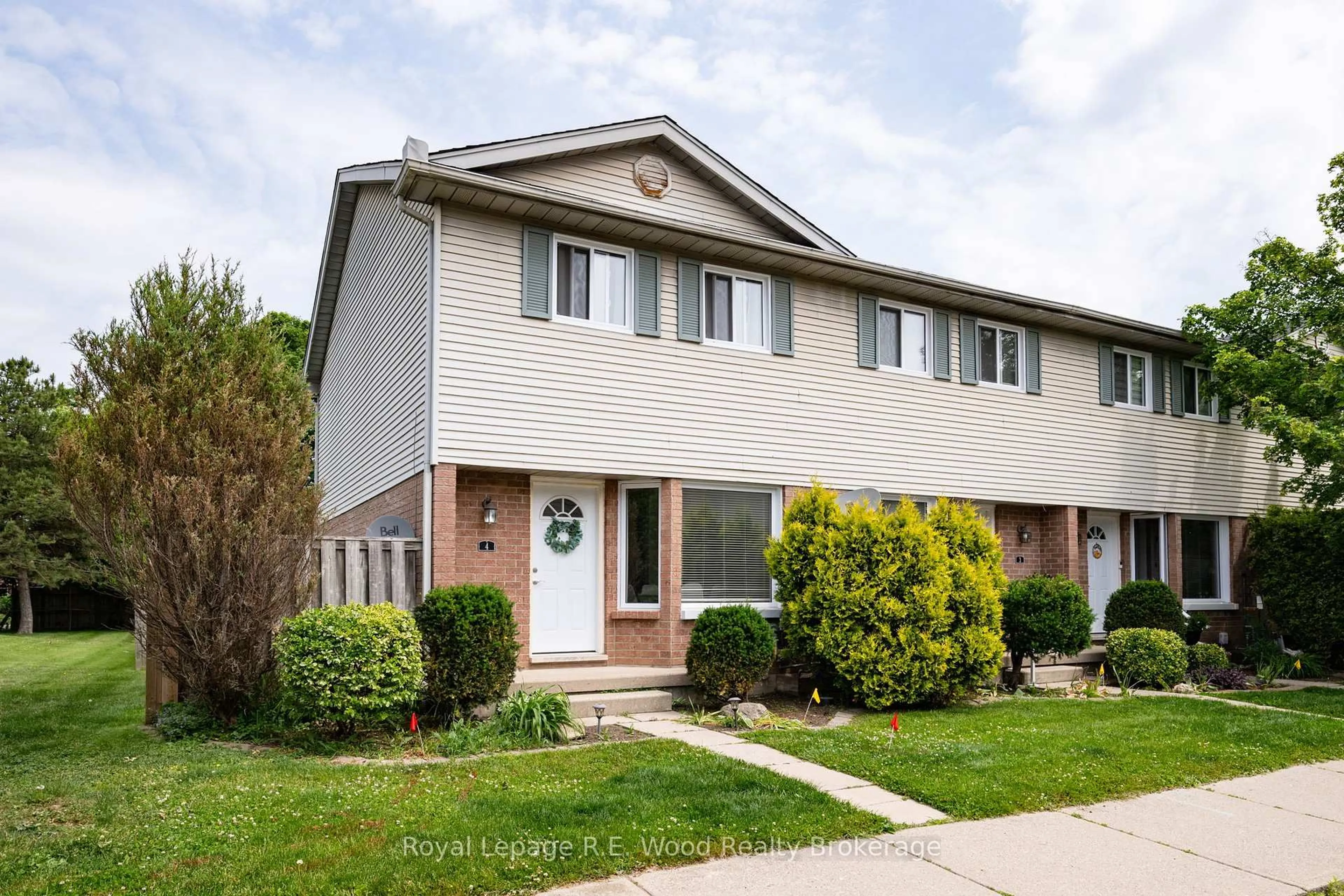 Home with vinyl exterior material, street for 10 Dufferin St #4, Norwich Ontario N0J 1P0