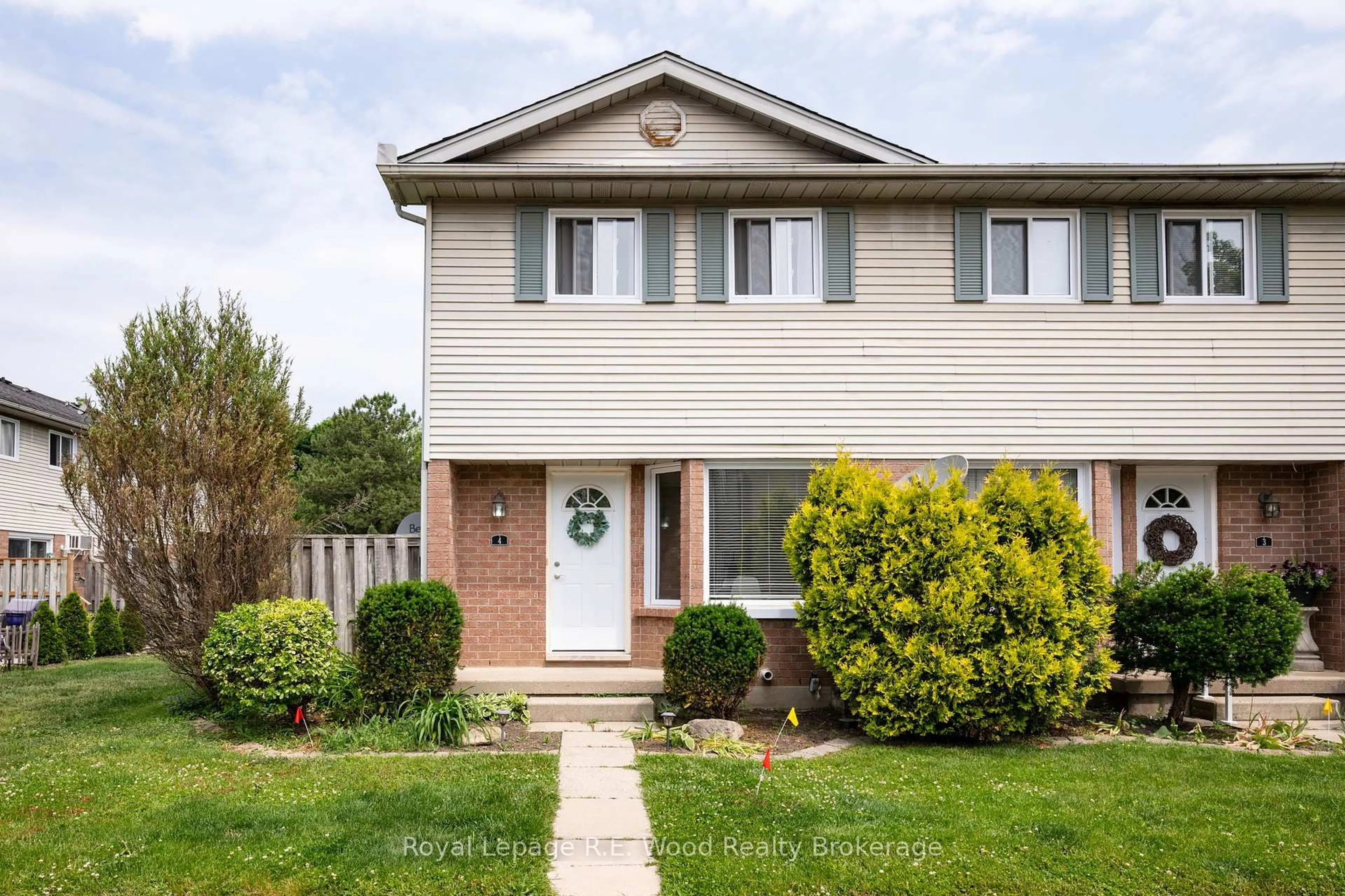 Home with vinyl exterior material, street for 10 Dufferin St #4, Norwich Ontario N0J 1P0