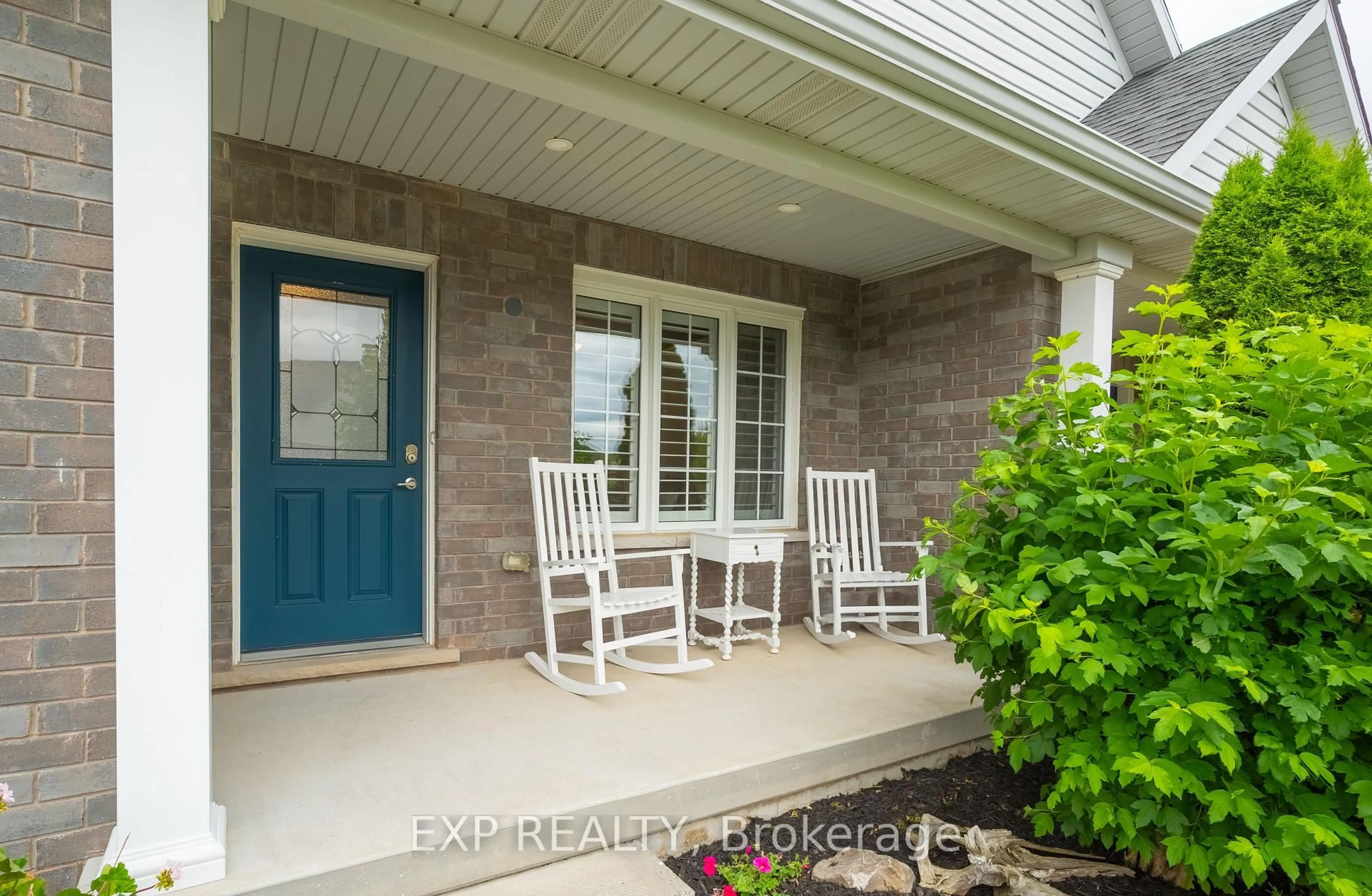 Indoor entryway for 8719 Upper Canada Dr, Niagara Falls Ontario L2H 0B8
