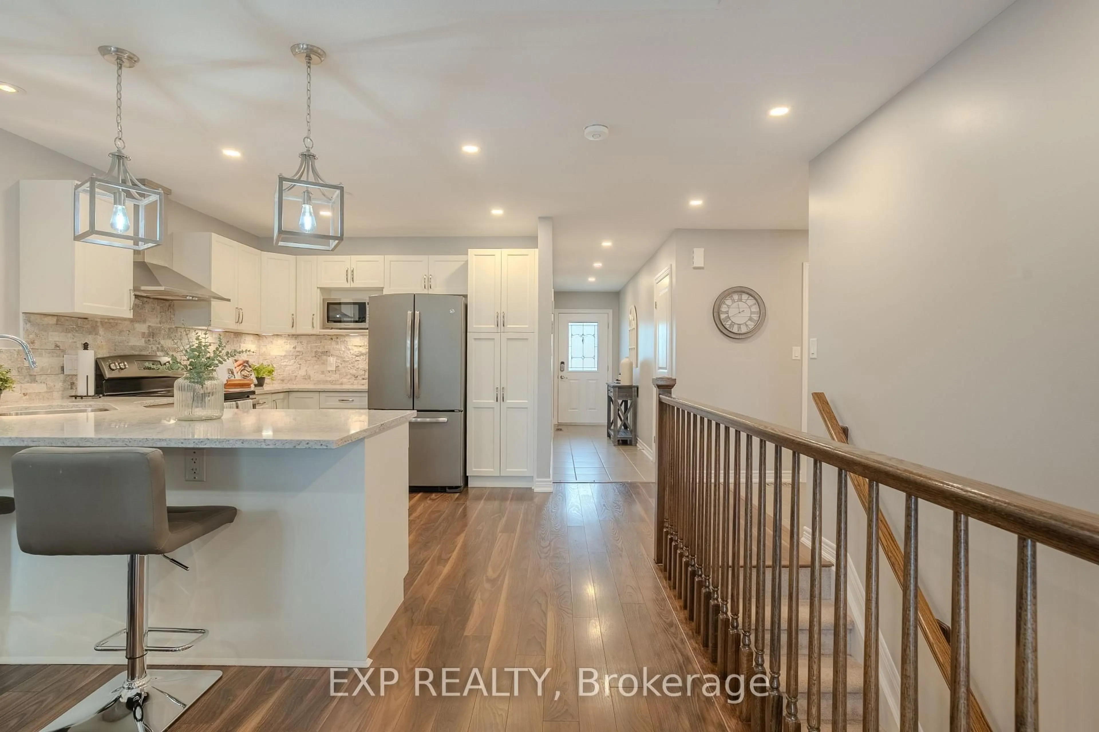 Open concept kitchen, ceramic/tile floor for 8719 Upper Canada Dr, Niagara Falls Ontario L2H 0B8