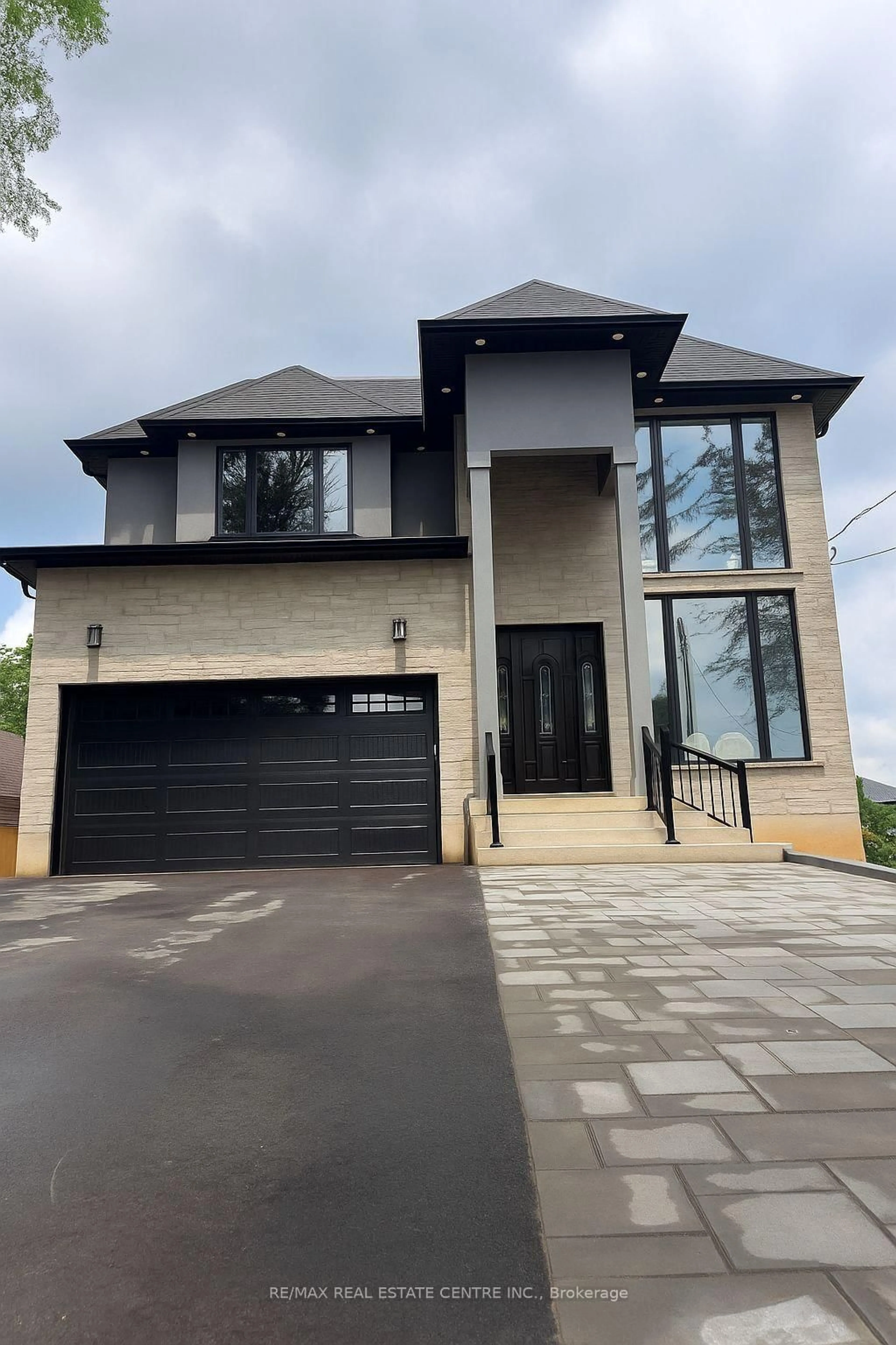 Home with brick exterior material, street for 653 Mohawk Rd, Hamilton Ontario L9G 2X1