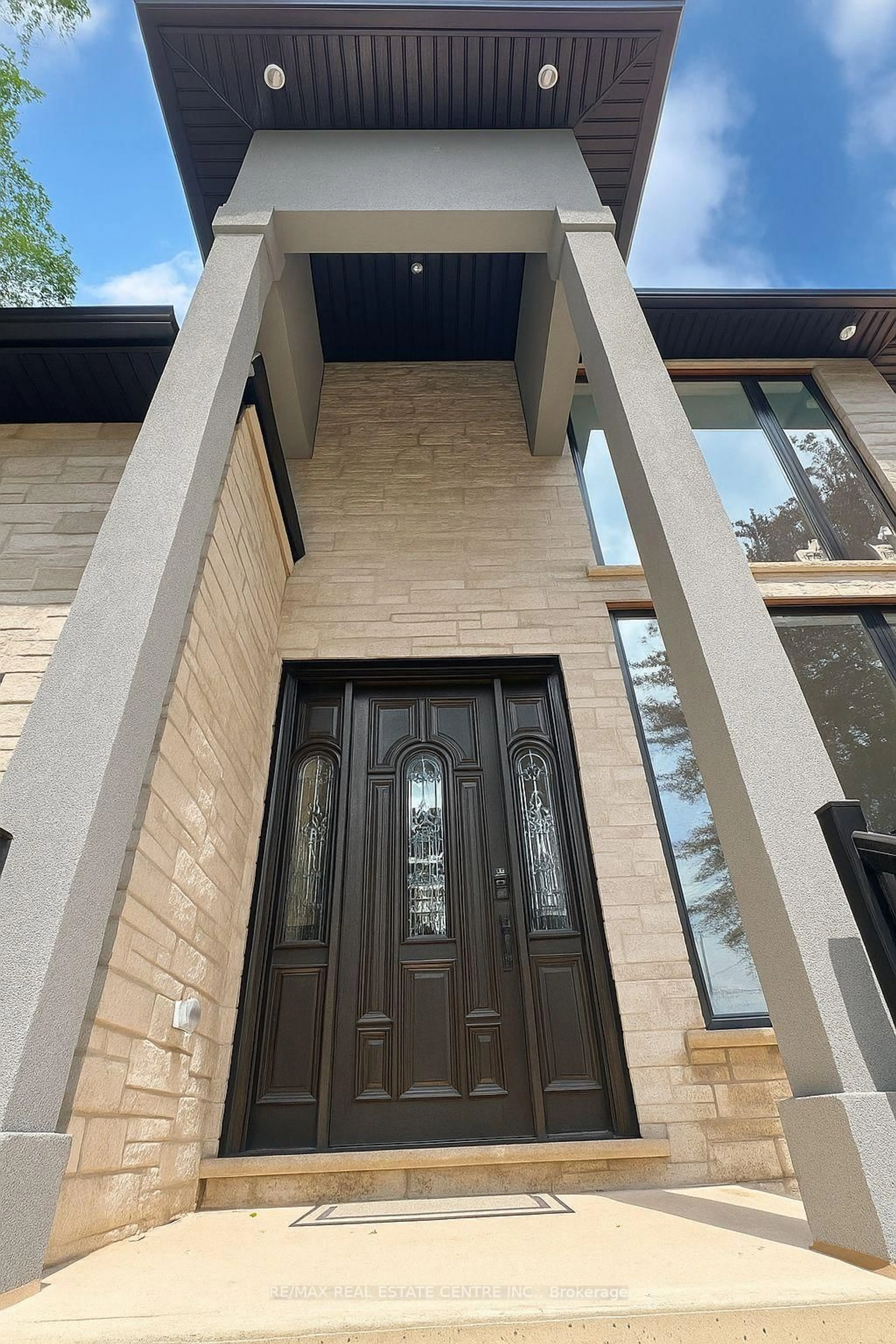 Home with brick exterior material, street for 653 Mohawk Rd, Hamilton Ontario L9G 2X1